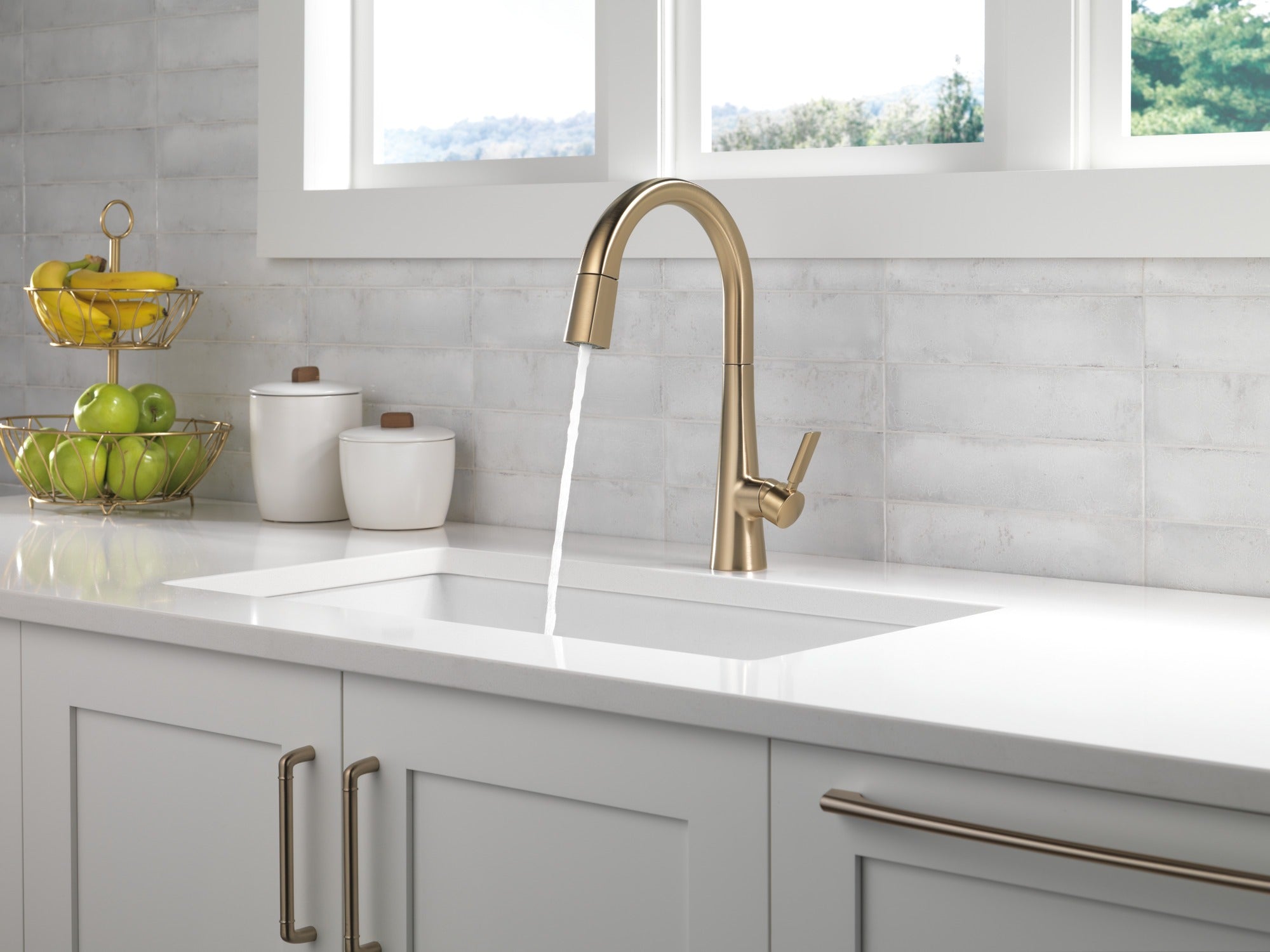 Delta Monrovia® Single Handle Pull-Down Kitchen Faucet