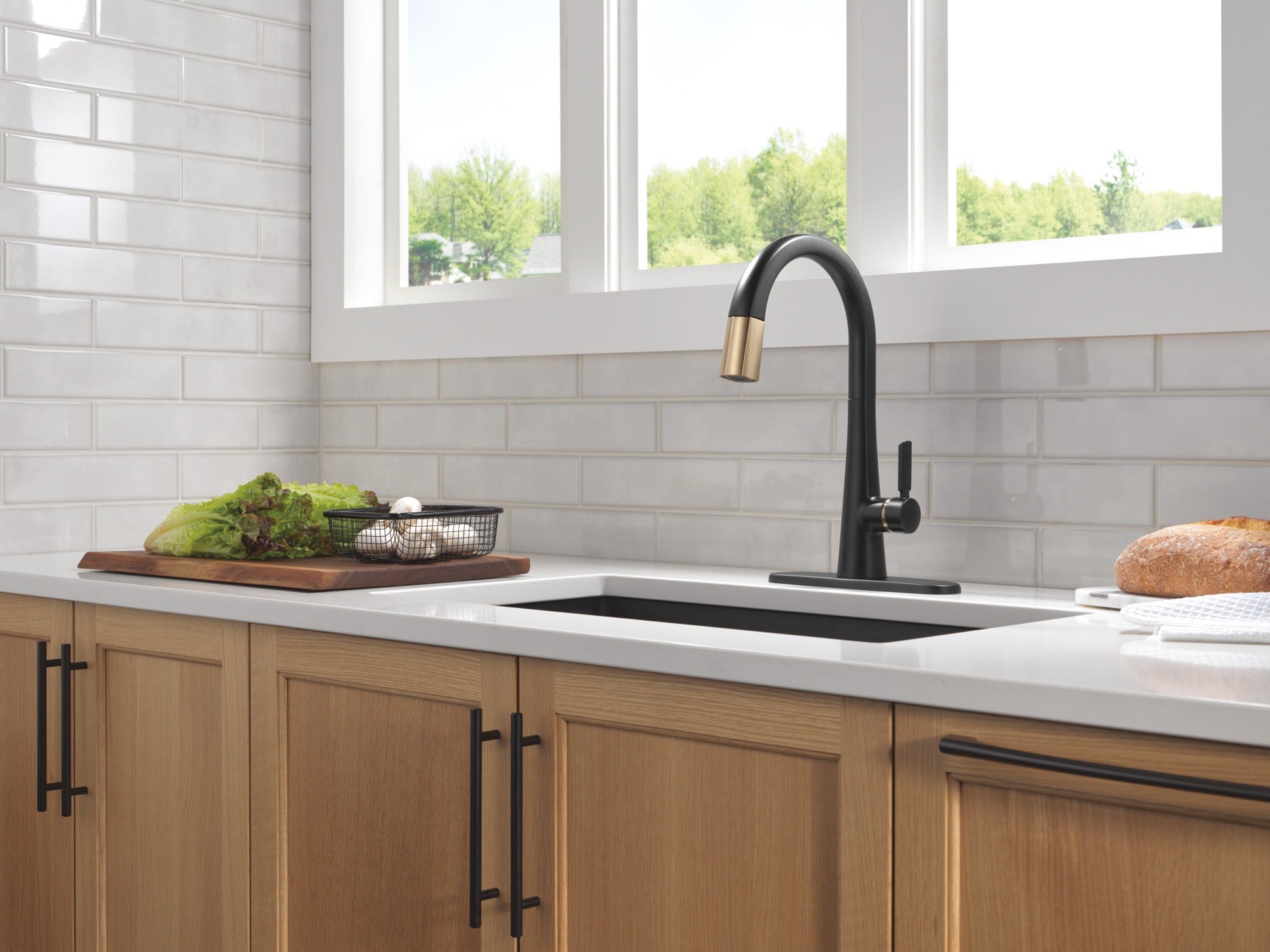 Delta Monrovia® Single Handle Pull-Down Kitchen Faucet