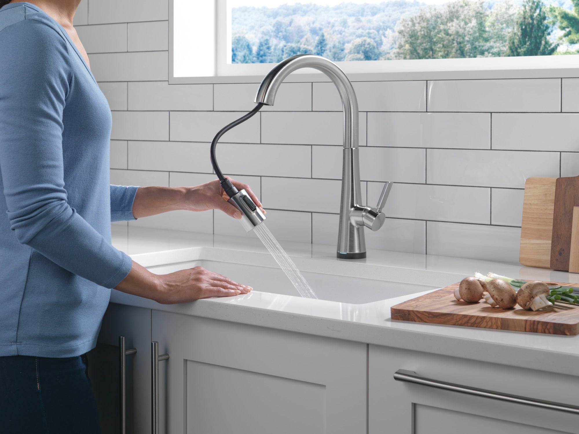 Delta Monrovia® Single Handle Pull-Down Kitchen Faucet With Touch<sub>2</sub>O® Technology