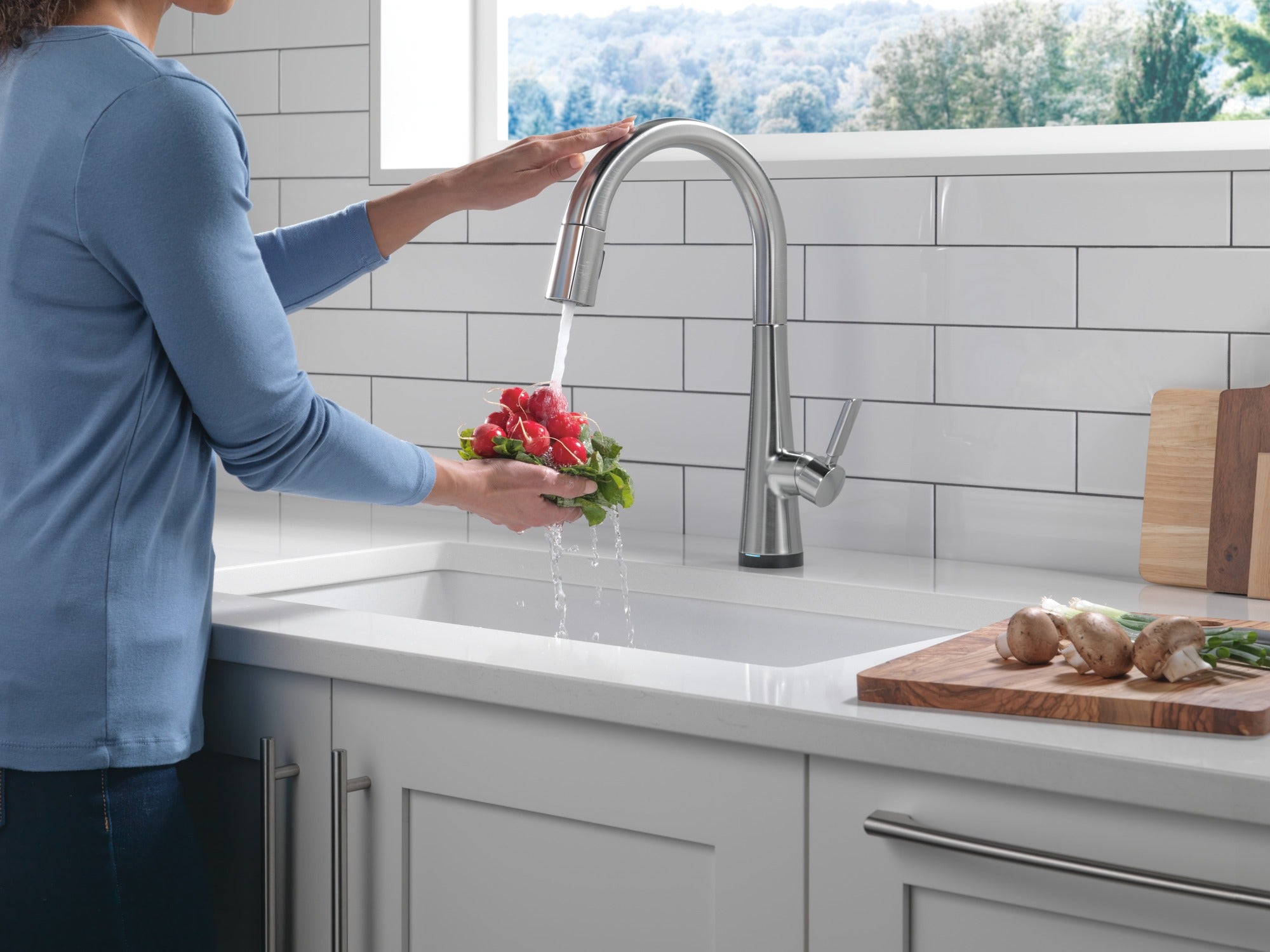 Delta Monrovia® Single Handle Pull-Down Kitchen Faucet With Touch<sub>2</sub>O® Technology