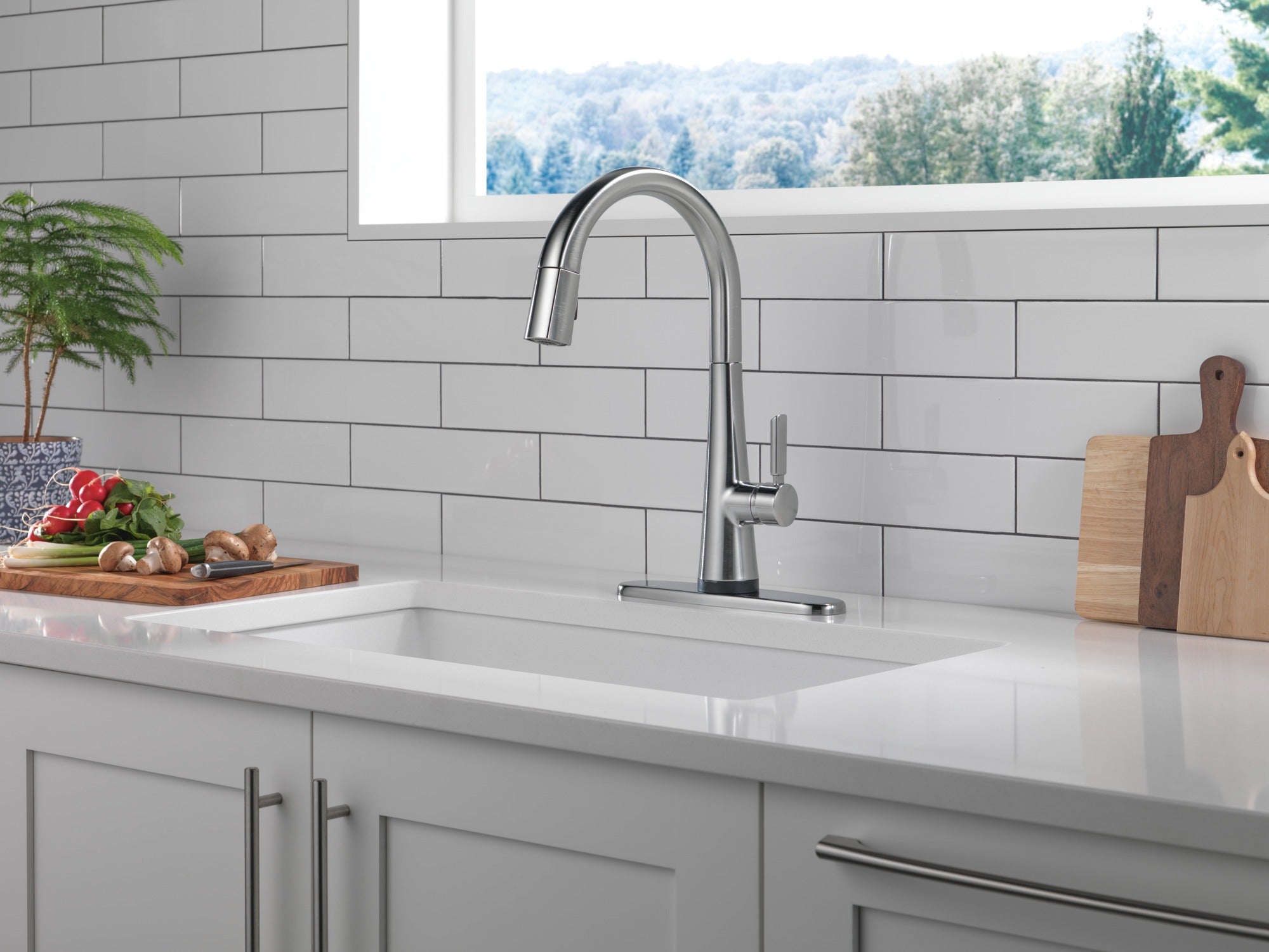 Delta Monrovia® Single Handle Pull-Down Kitchen Faucet With Touch<sub>2</sub>O® Technology