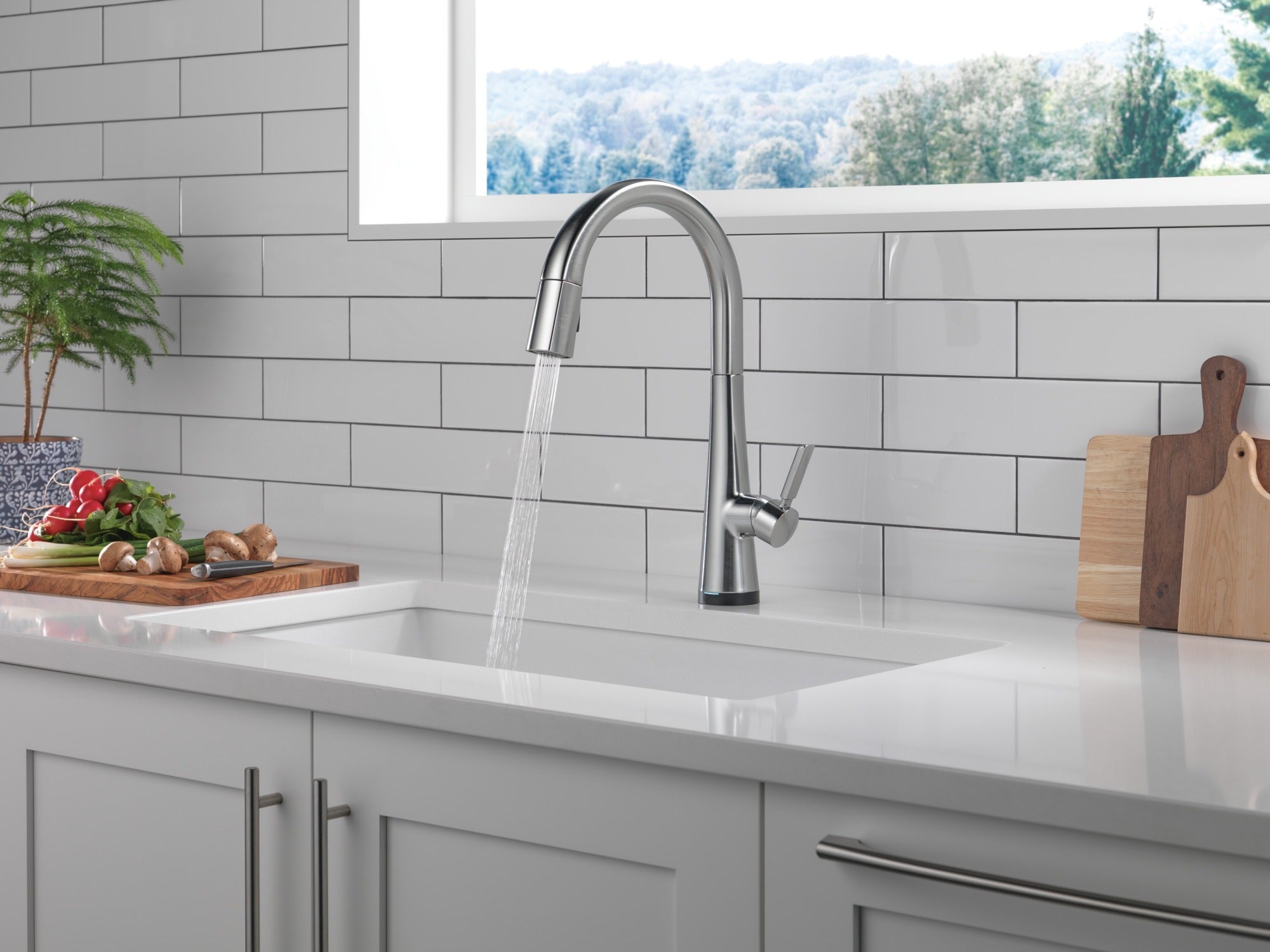 Delta Monrovia® Single Handle Pull-Down Kitchen Faucet With Touch<sub>2</sub>O® Technology