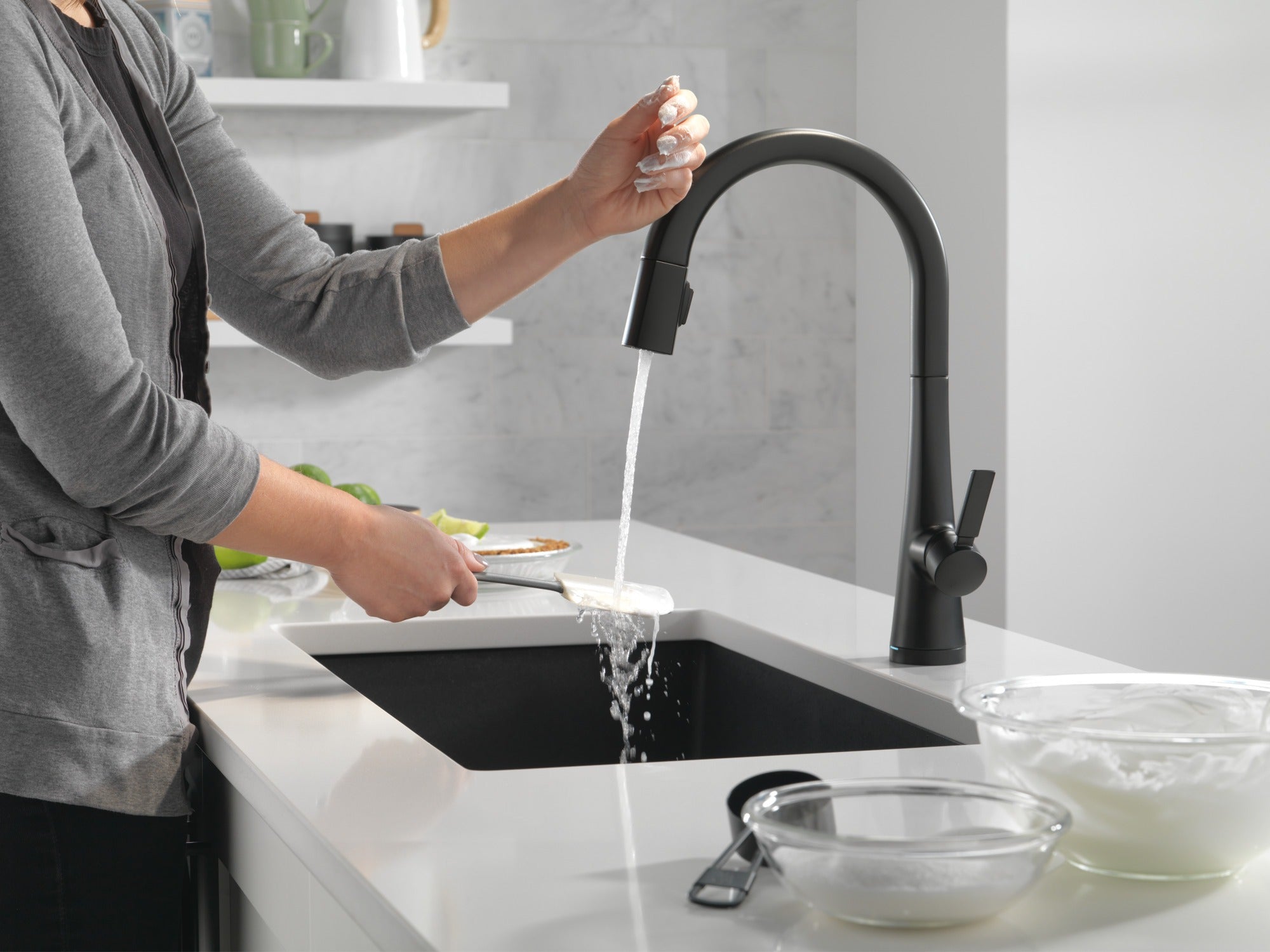 Delta Monrovia® Single Handle Pull-Down Kitchen Faucet With Touch<sub>2</sub>O® Technology