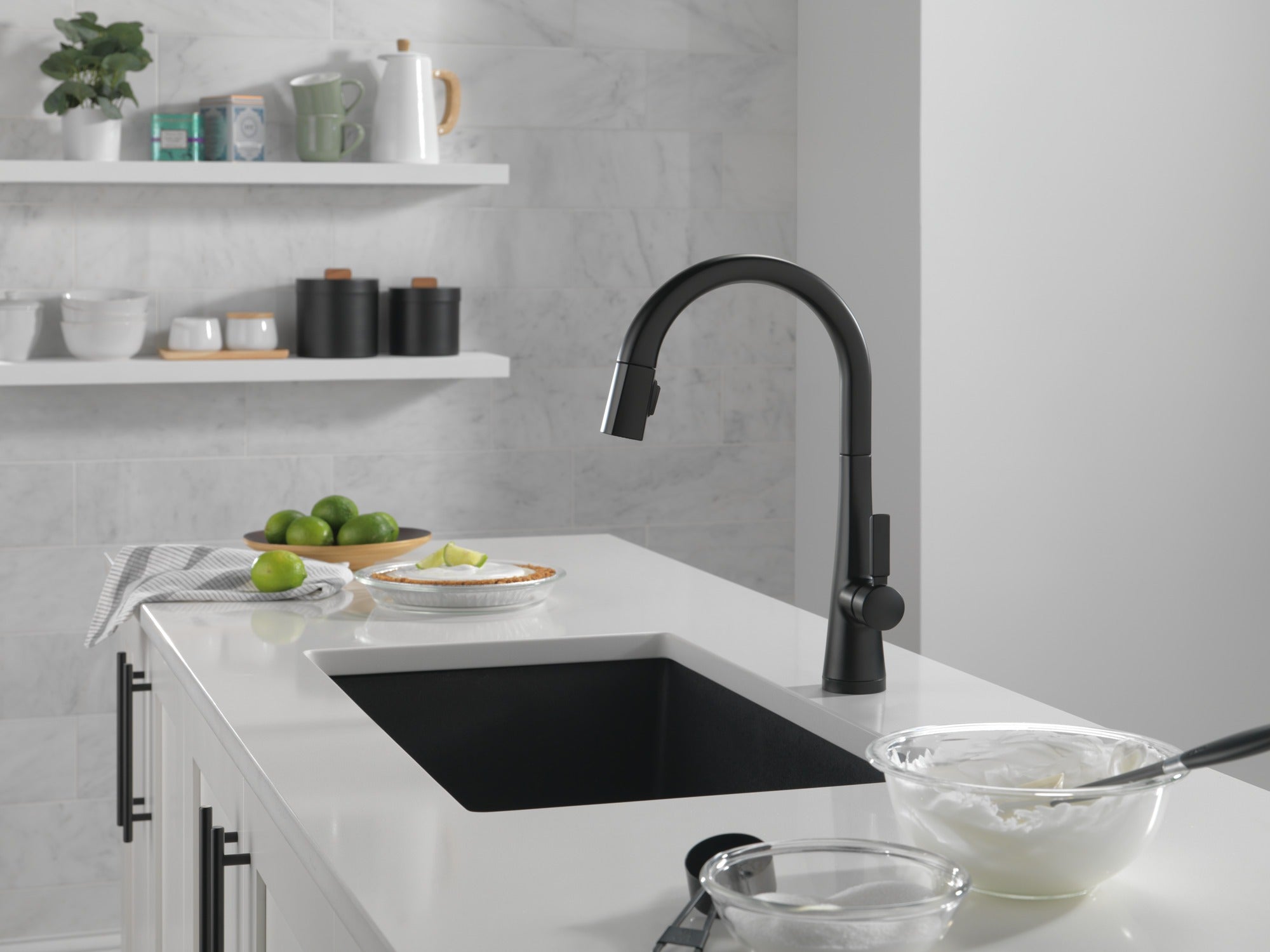 Delta Monrovia® Single Handle Pull-Down Kitchen Faucet With Touch<sub>2</sub>O® Technology