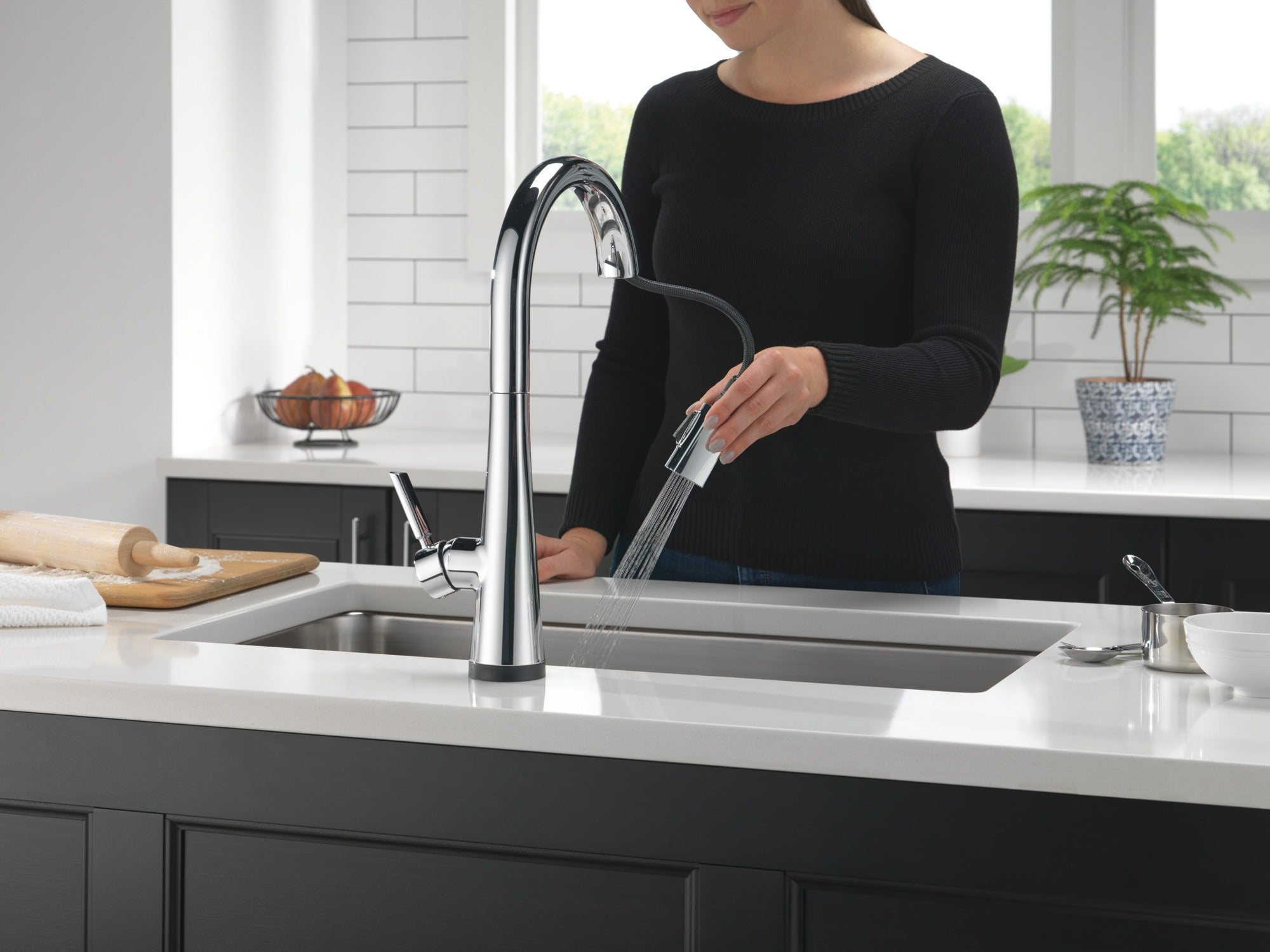 Delta Monrovia® Single Handle Pull-Down Kitchen Faucet With Touch<sub>2</sub>O® Technology