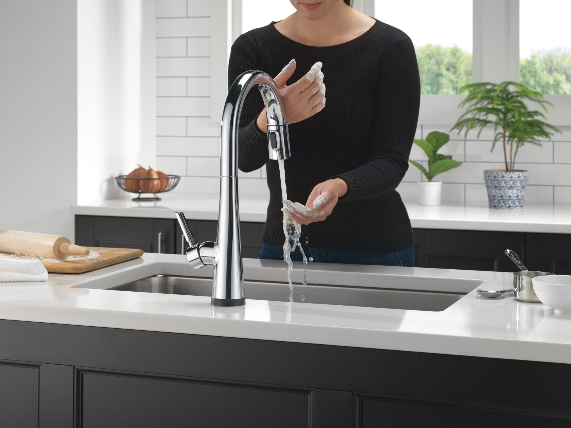 Delta Monrovia® Single Handle Pull-Down Kitchen Faucet With Touch<sub>2</sub>O® Technology