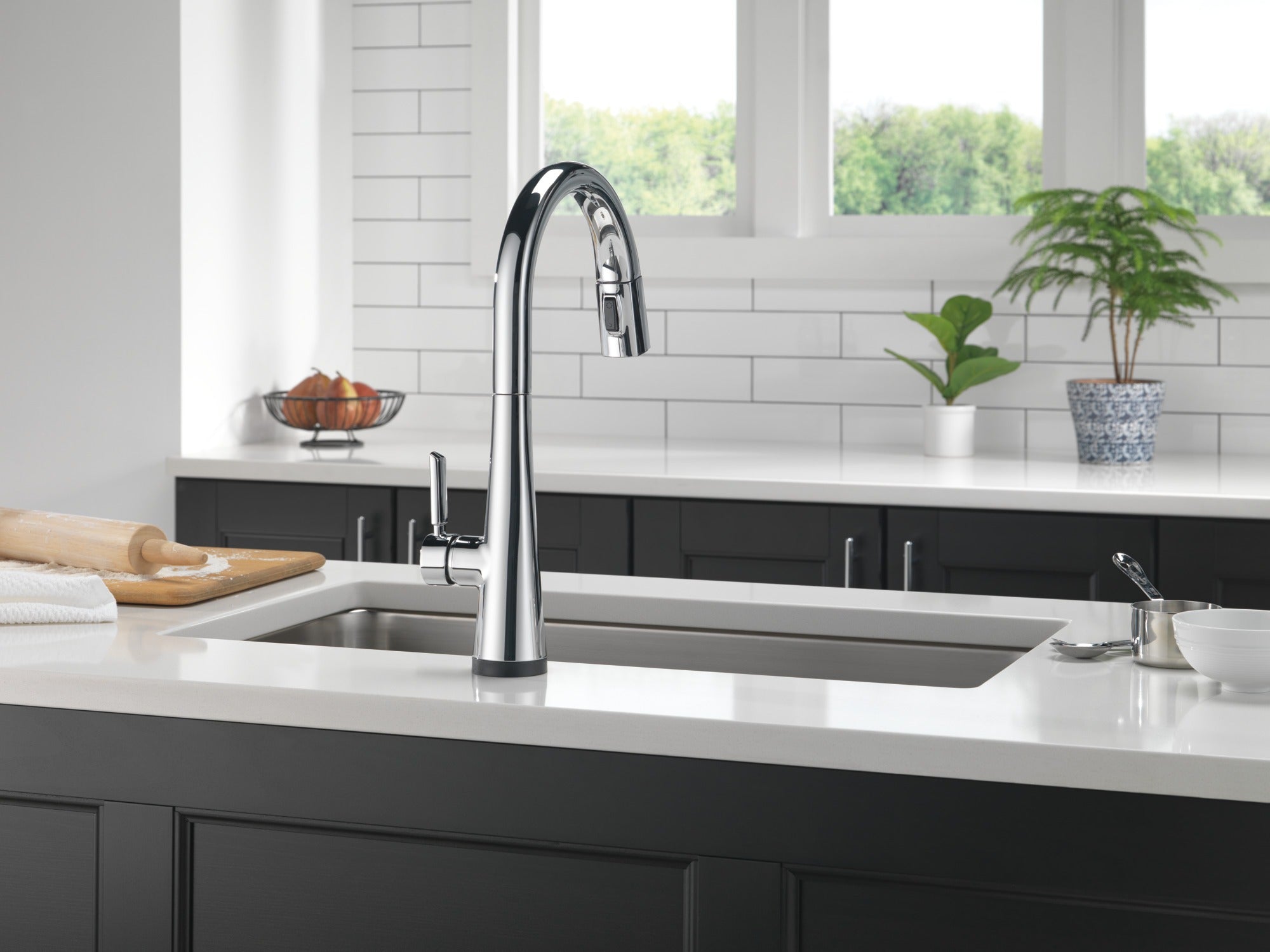 Delta Monrovia® Single Handle Pull-Down Kitchen Faucet With Touch<sub>2</sub>O® Technology