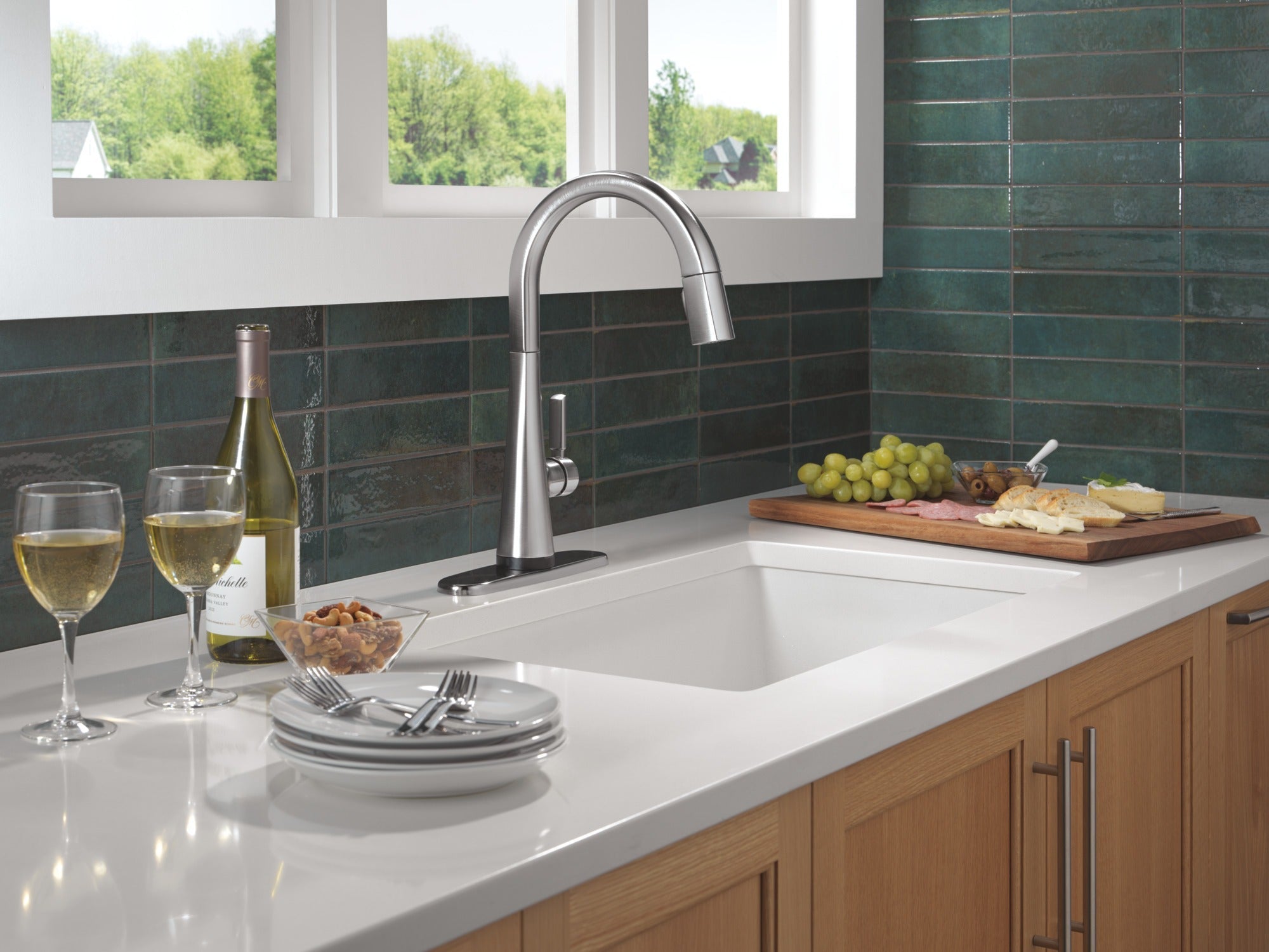Delta Monrovia® Touch<sub>2</sub>O® Technology Kitchen Faucet with Touchless Technology