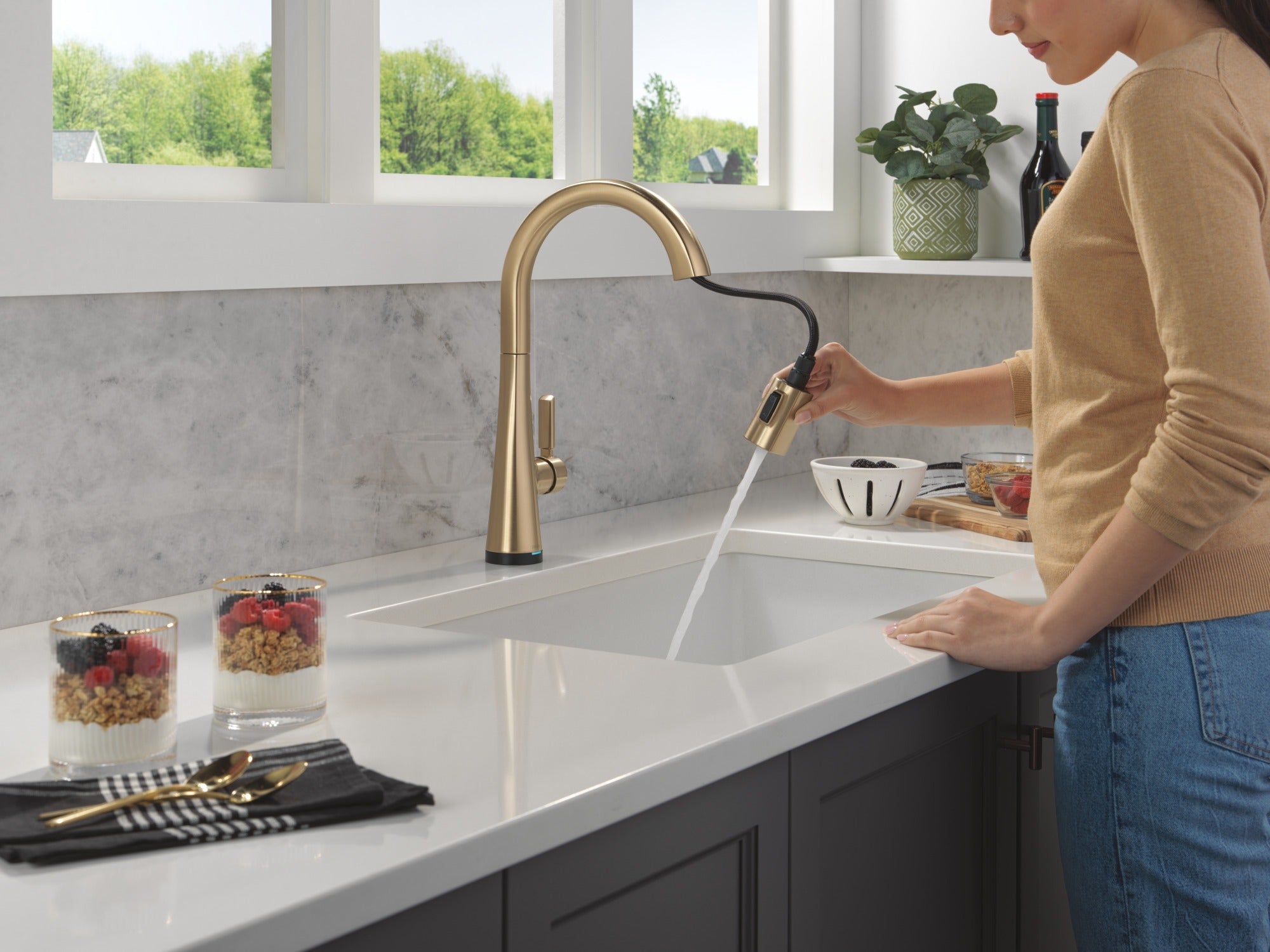 Delta Monrovia® Touch<sub>2</sub>O® Technology Kitchen Faucet with Touchless Technology