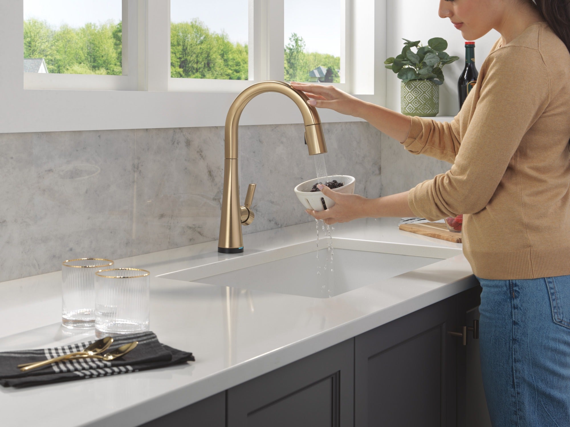 Delta Monrovia® Touch<sub>2</sub>O® Technology Kitchen Faucet with Touchless Technology