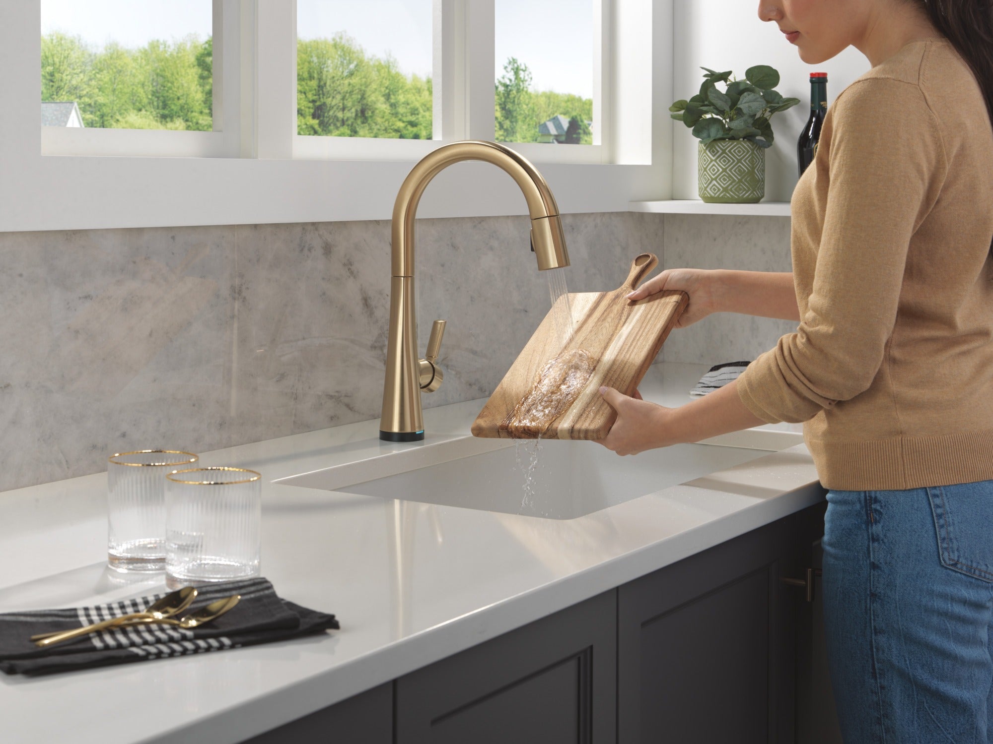 Delta Monrovia® Touch<sub>2</sub>O® Technology Kitchen Faucet with Touchless Technology
