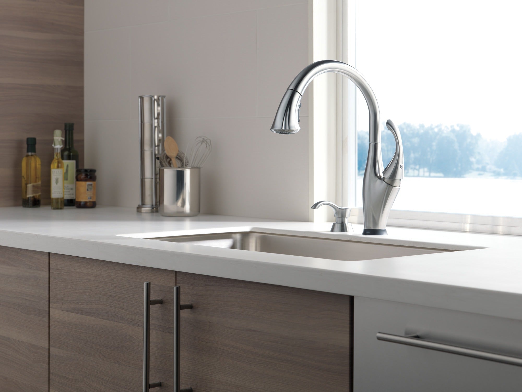 Delta DeLuca™ Soap / Lotion Dispenser