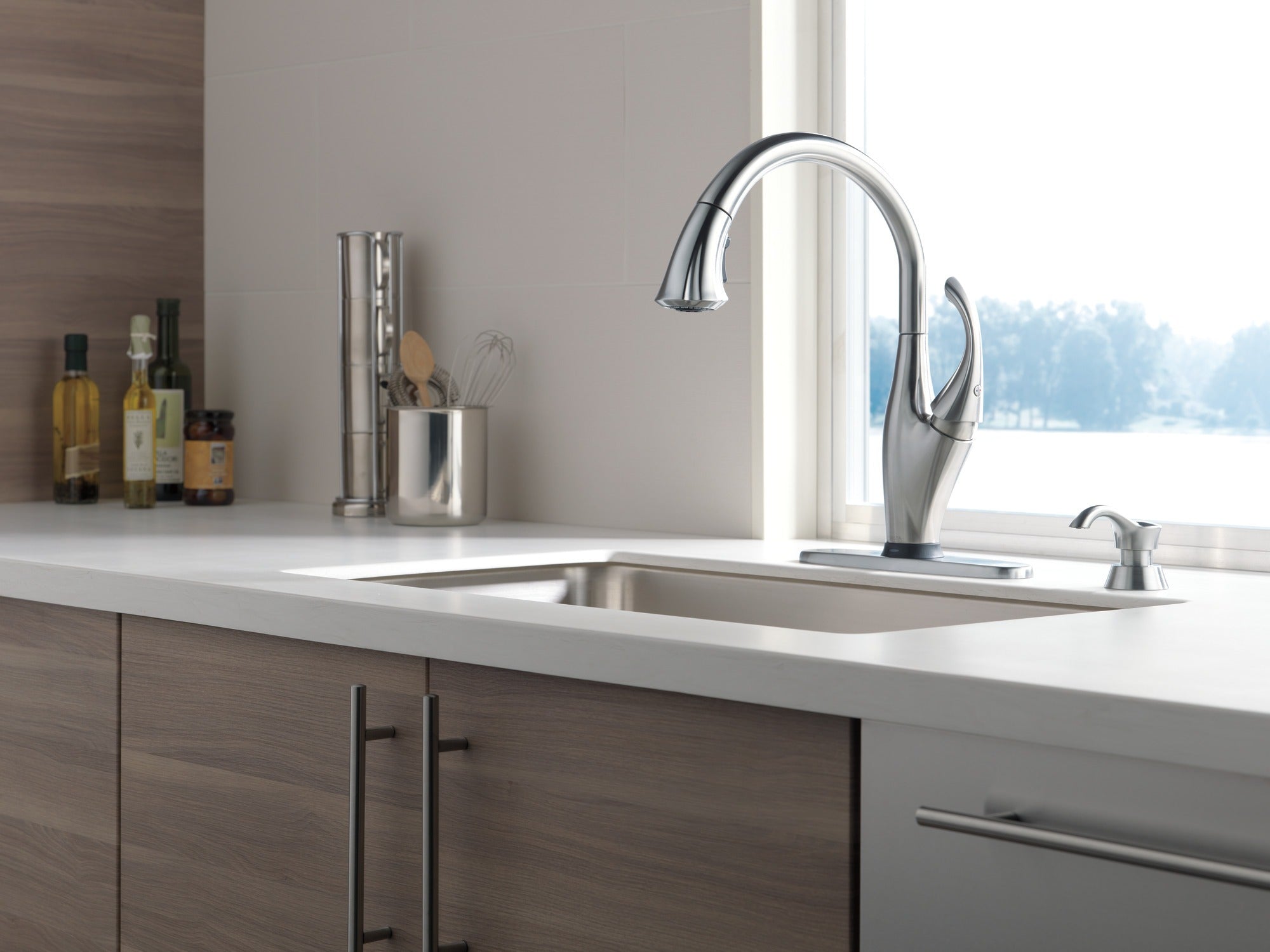 Delta DeLuca™ Soap / Lotion Dispenser