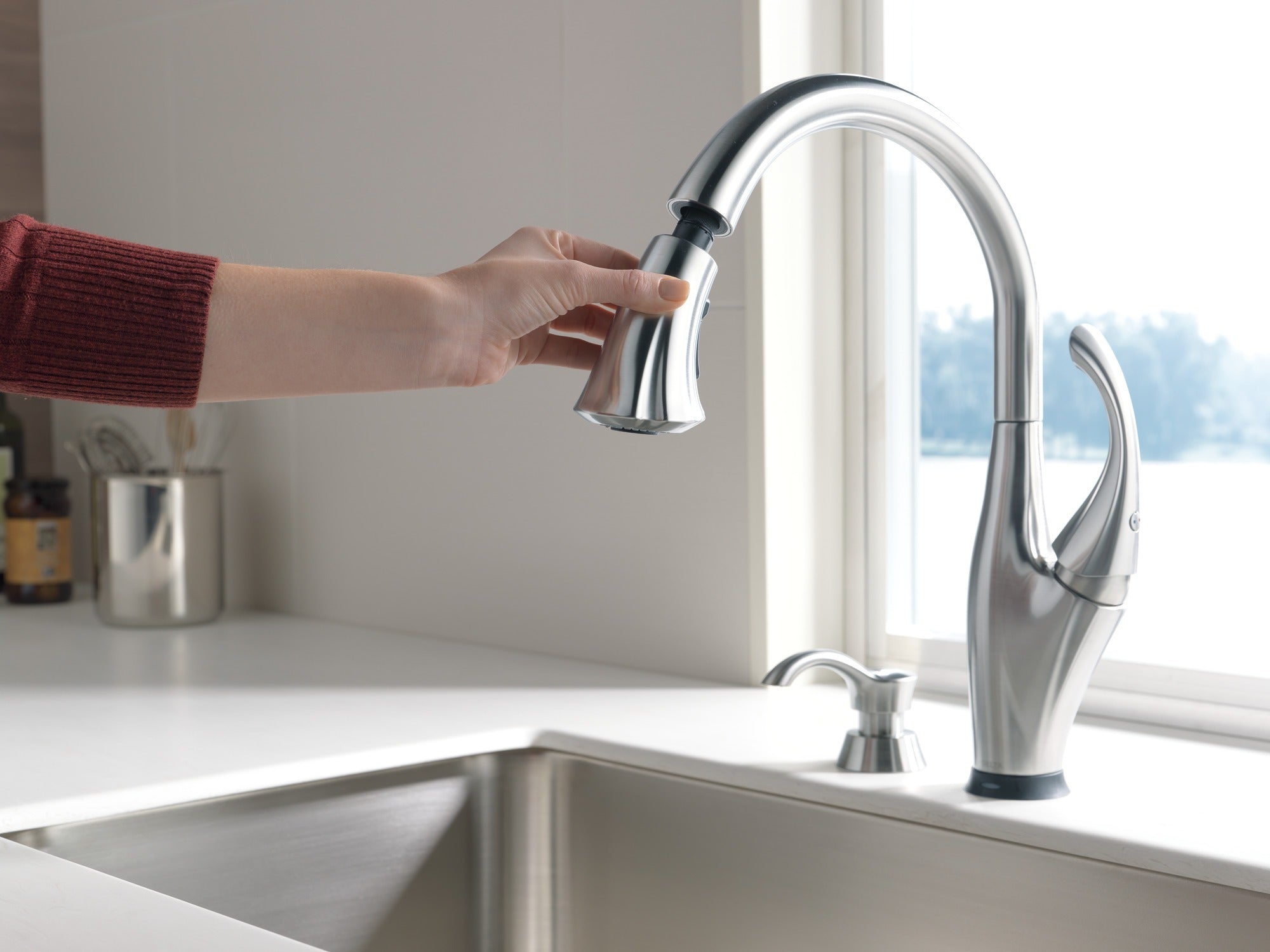 Delta DeLuca™ Soap / Lotion Dispenser