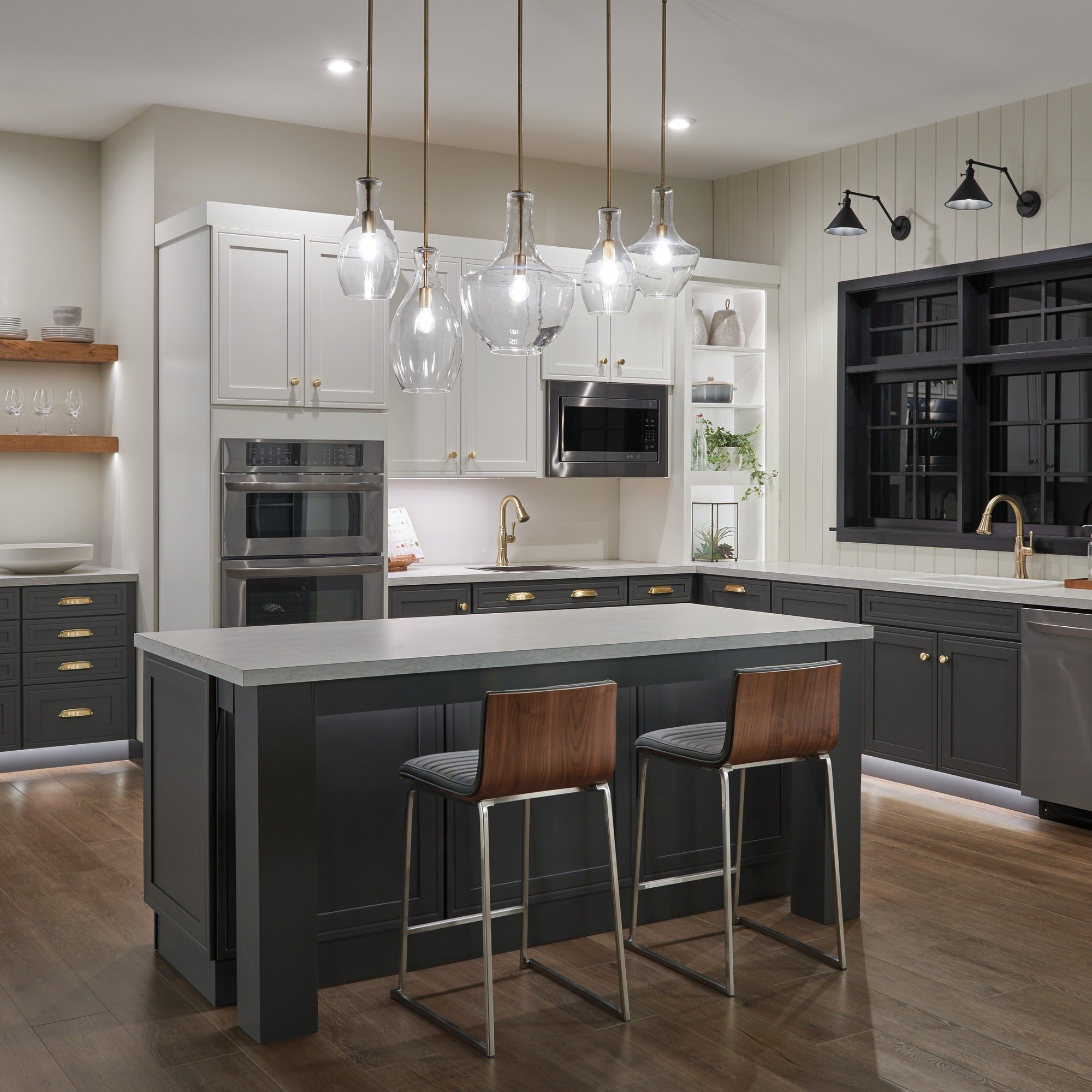Delta Cassidy® Single Handle Pull-Down Kitchen Faucet