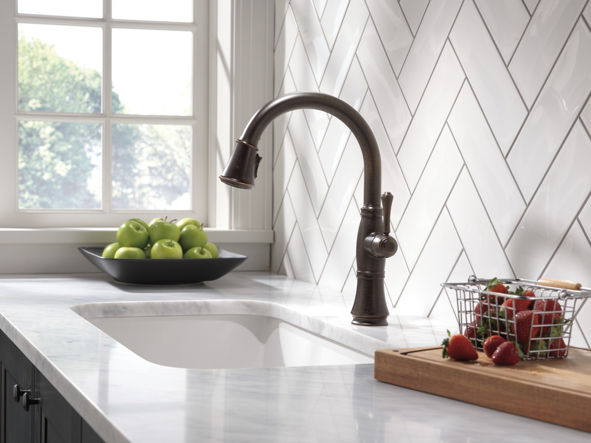 Delta Cassidy® Single Handle Pull-Down Kitchen Faucet with ShieldSpray® Technology