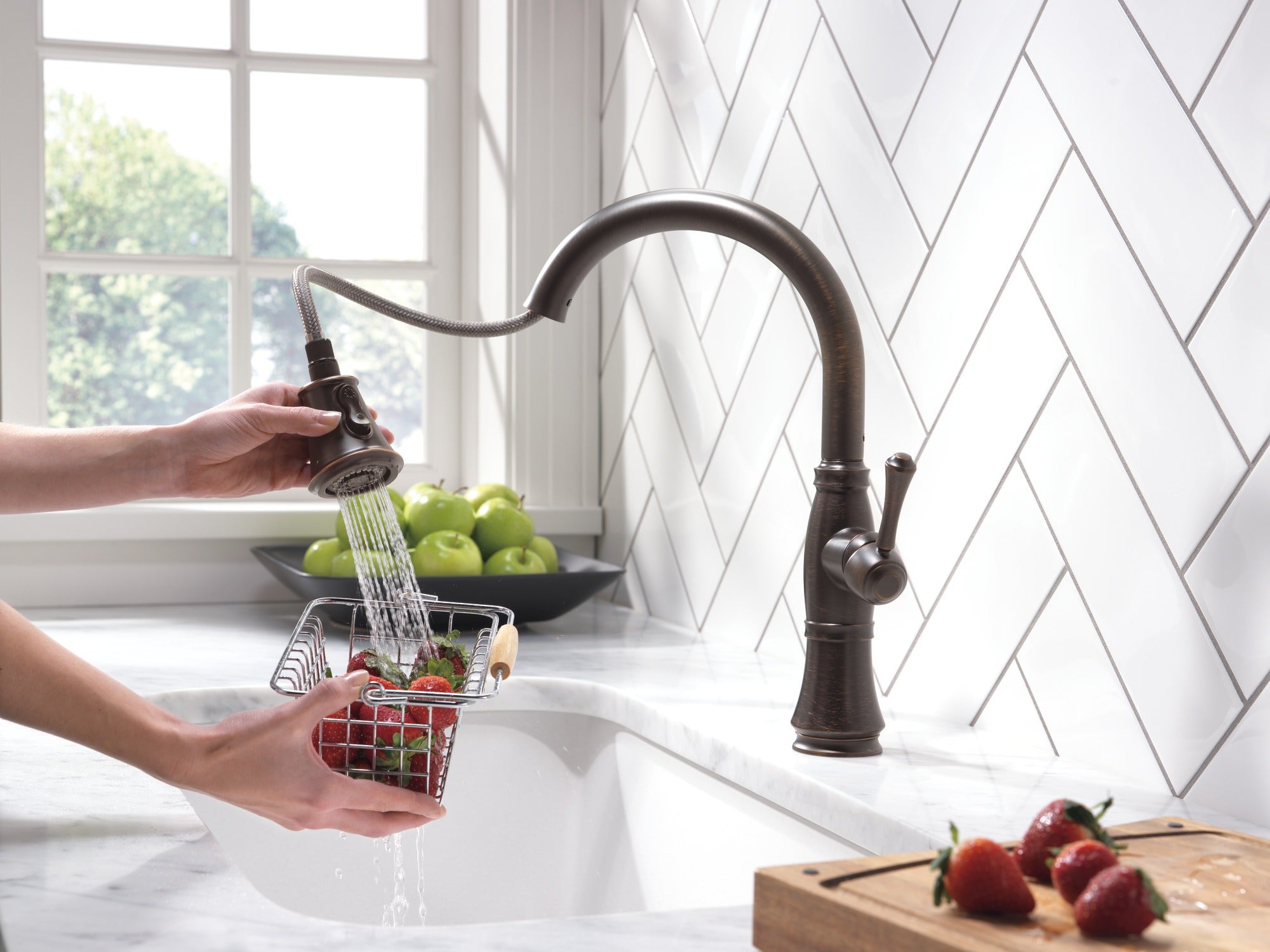 Delta Cassidy® Single Handle Pull-Down Kitchen Faucet with ShieldSpray® Technology