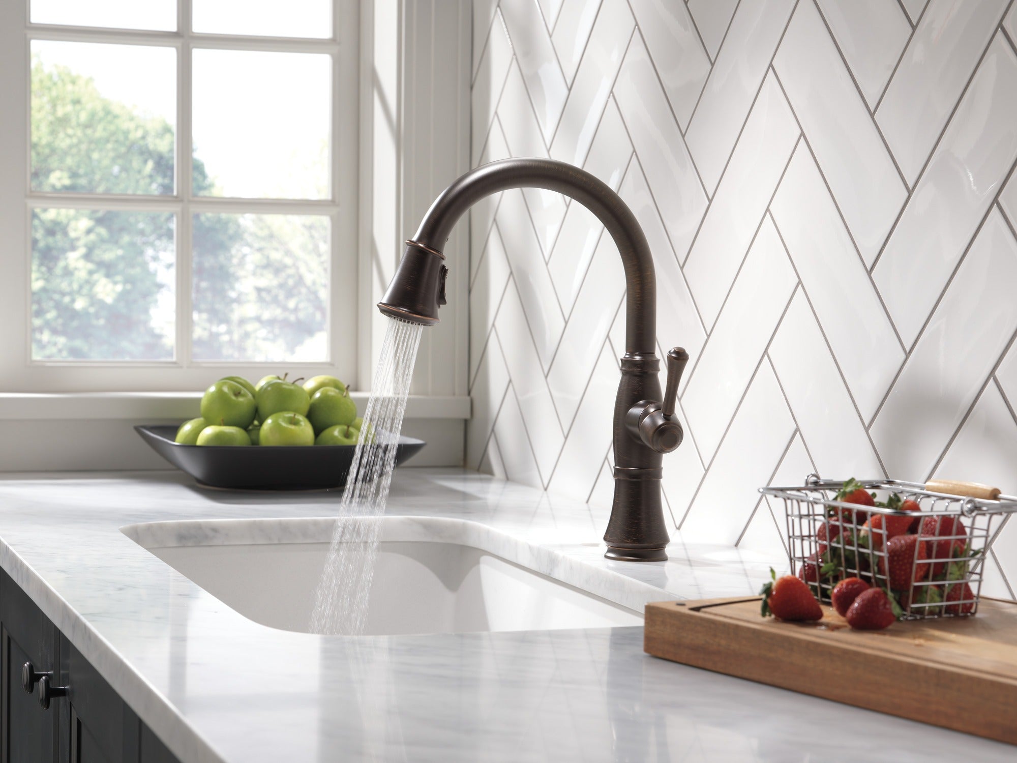Delta Cassidy® Single Handle Pull-Down Kitchen Faucet with ShieldSpray® Technology