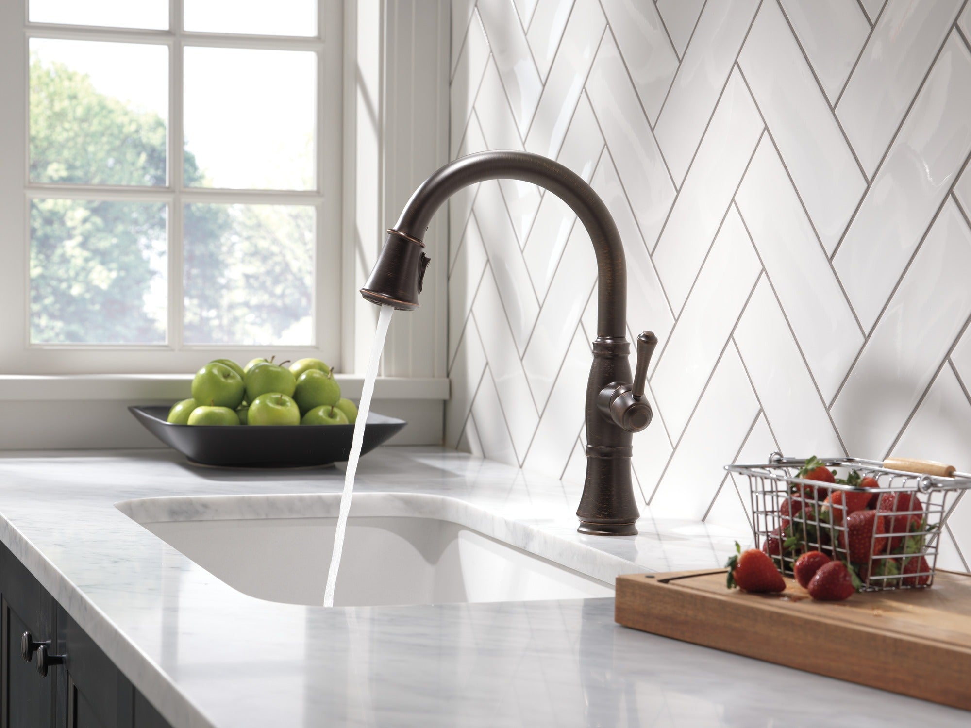 Delta Cassidy® Single Handle Pull-Down Kitchen Faucet with ShieldSpray® Technology