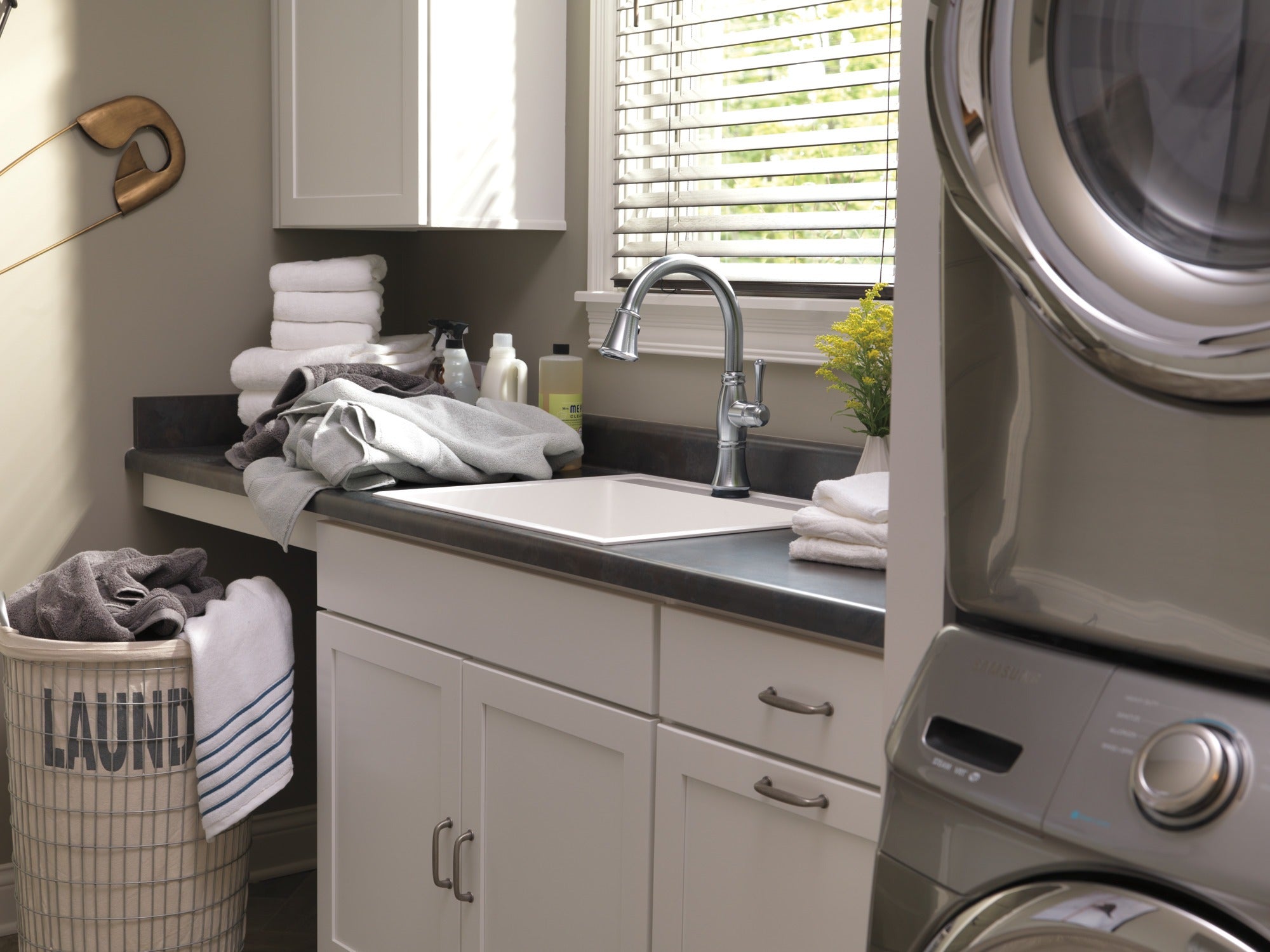 Delta Cassidy® Single Handle Pull-Down Kitchen Faucet with Touch<sub>2</sub>O® and ShieldSpray® Technologies