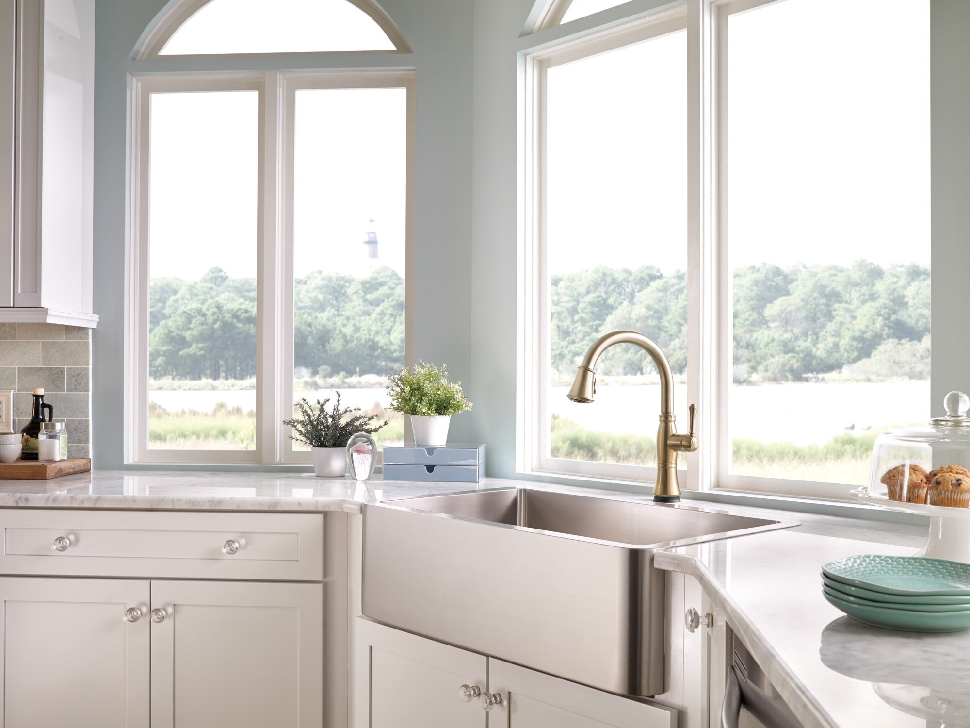 Delta Cassidy® Single Handle Pull-Down Kitchen Faucet with Touch<sub>2</sub>O® and ShieldSpray® Technologies