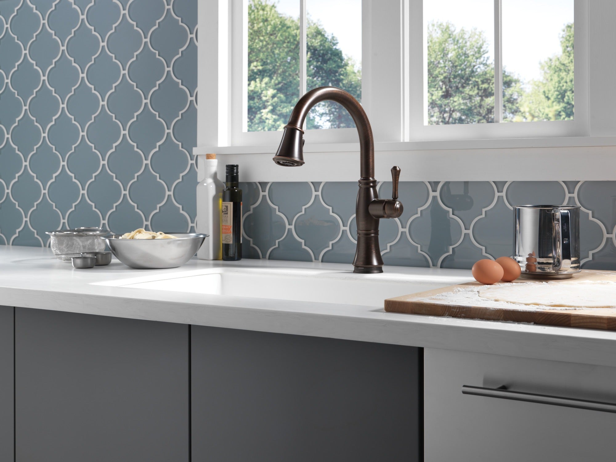 Delta Cassidy® Single Handle Pull-Down Kitchen Faucet with Touch<sub>2</sub>O® and ShieldSpray® Technologies