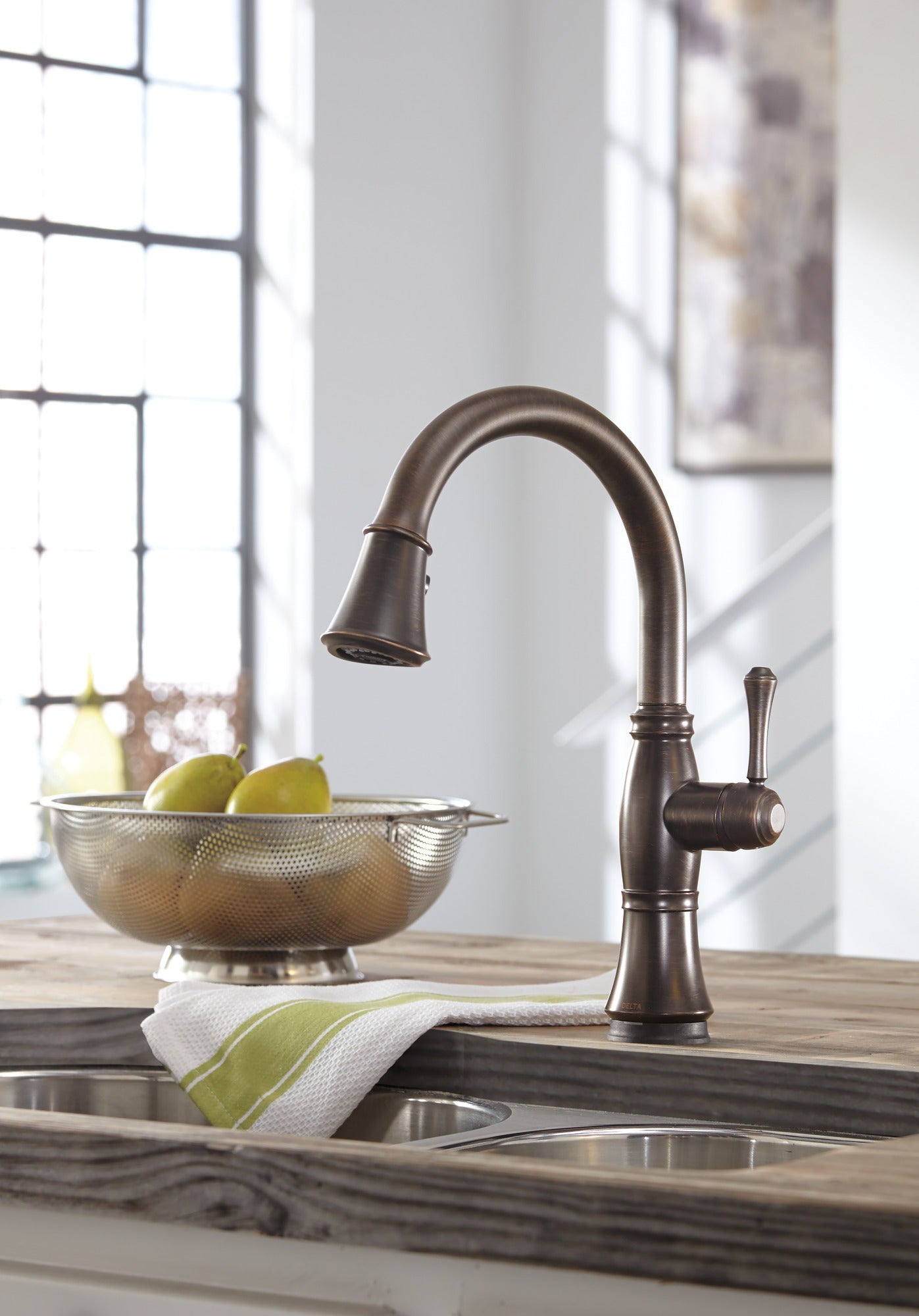Delta Cassidy® Single Handle Pull-Down Kitchen Faucet with Touch<sub>2</sub>O® and ShieldSpray® Technologies