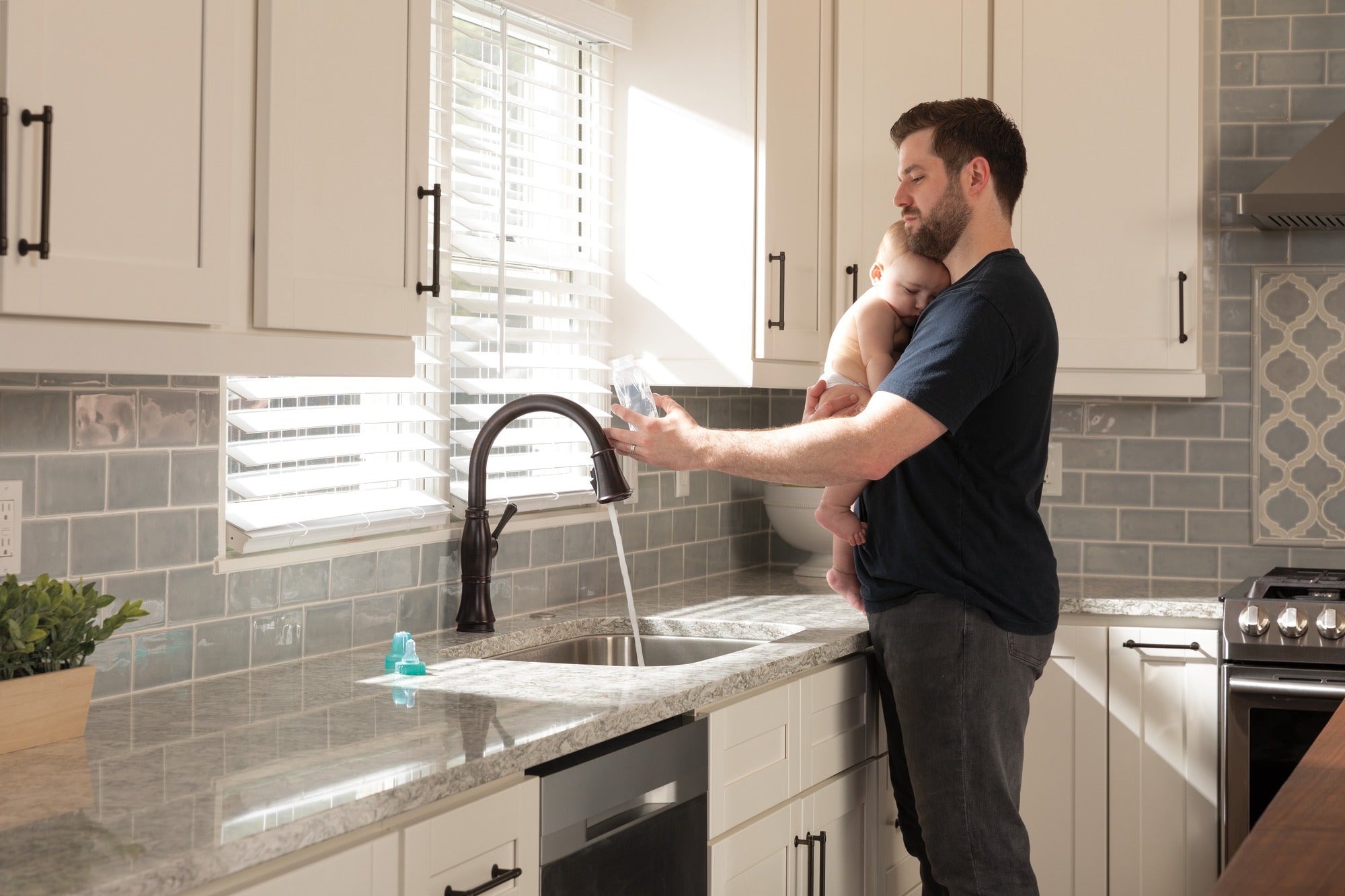 Delta Cassidy® Single Handle Pull-Down Kitchen Faucet with Touch<sub>2</sub>O® and ShieldSpray® Technologies