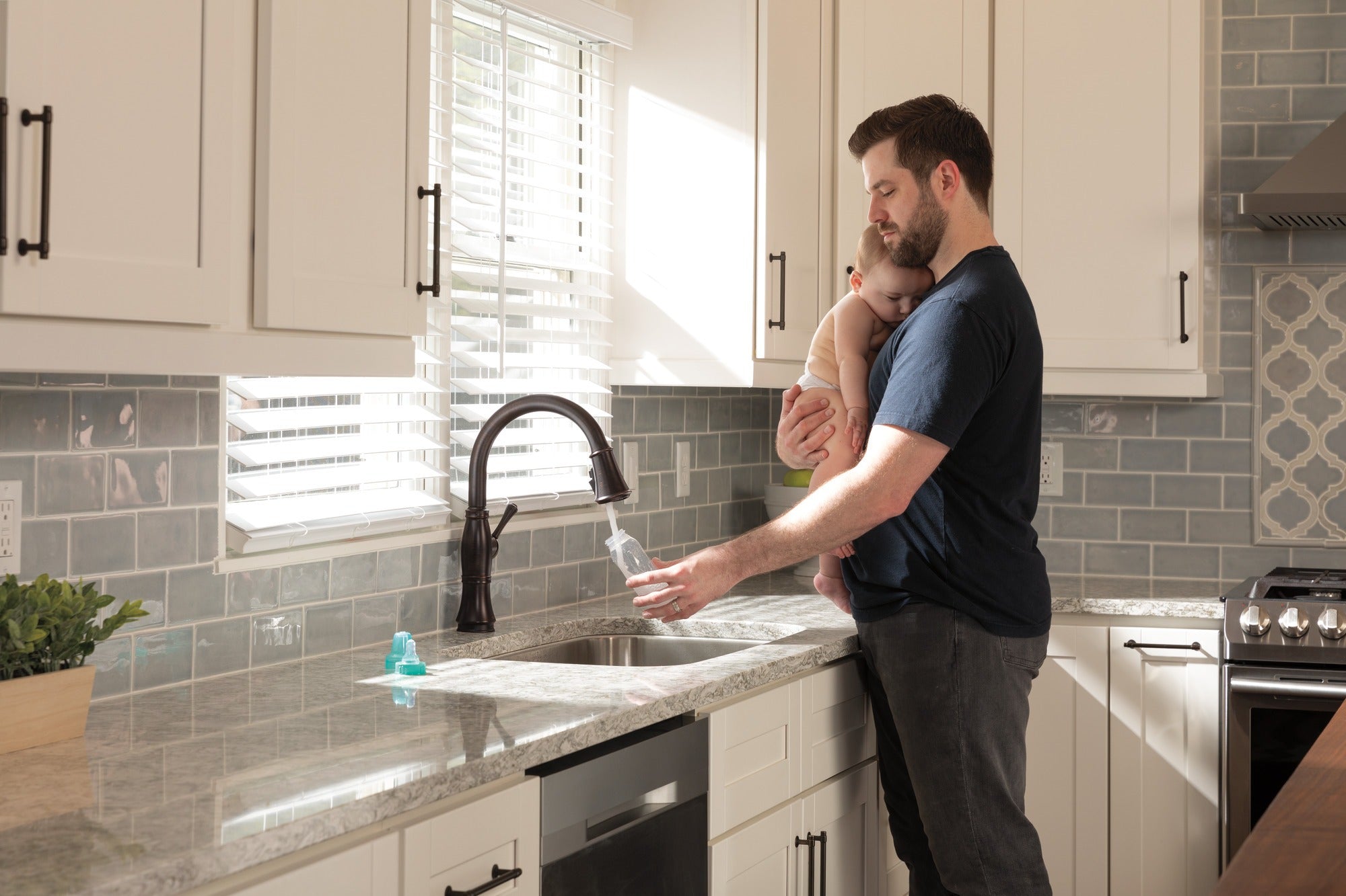 Delta Cassidy® Single Handle Pull-Down Kitchen Faucet with Touch<sub>2</sub>O® and ShieldSpray® Technologies