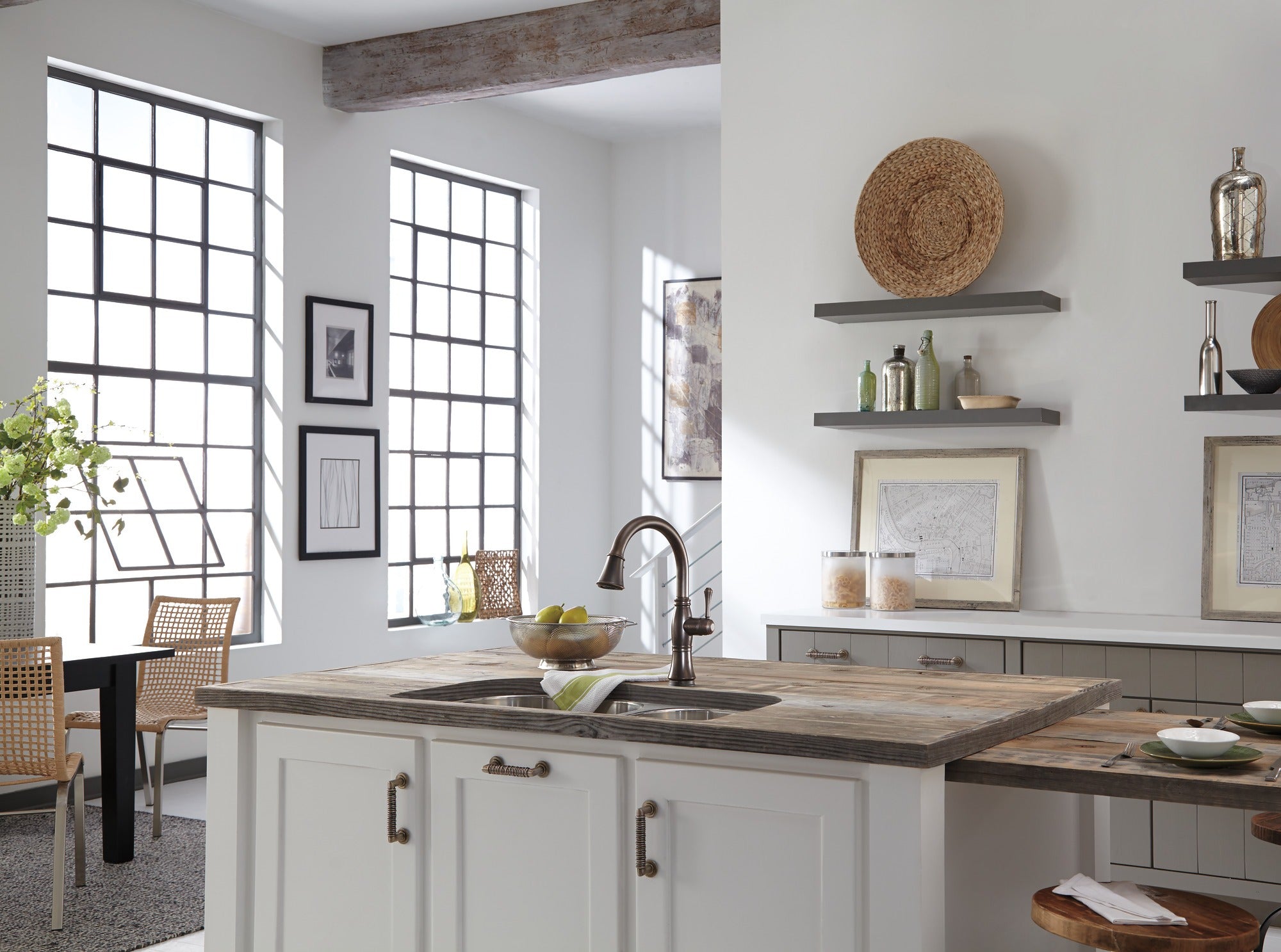 Delta Cassidy® Single Handle Pull-Down Kitchen Faucet with Touch<sub>2</sub>O® and ShieldSpray® Technologies