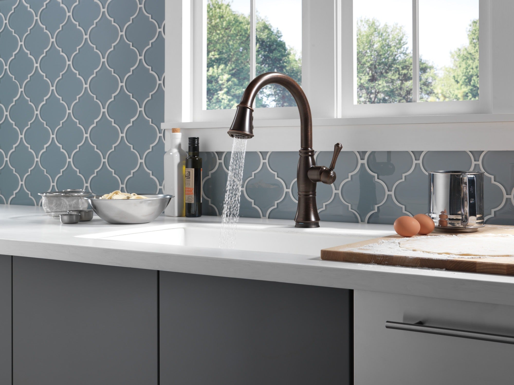 Delta Cassidy® Single Handle Pull-Down Kitchen Faucet with Touch<sub>2</sub>O® and ShieldSpray® Technologies