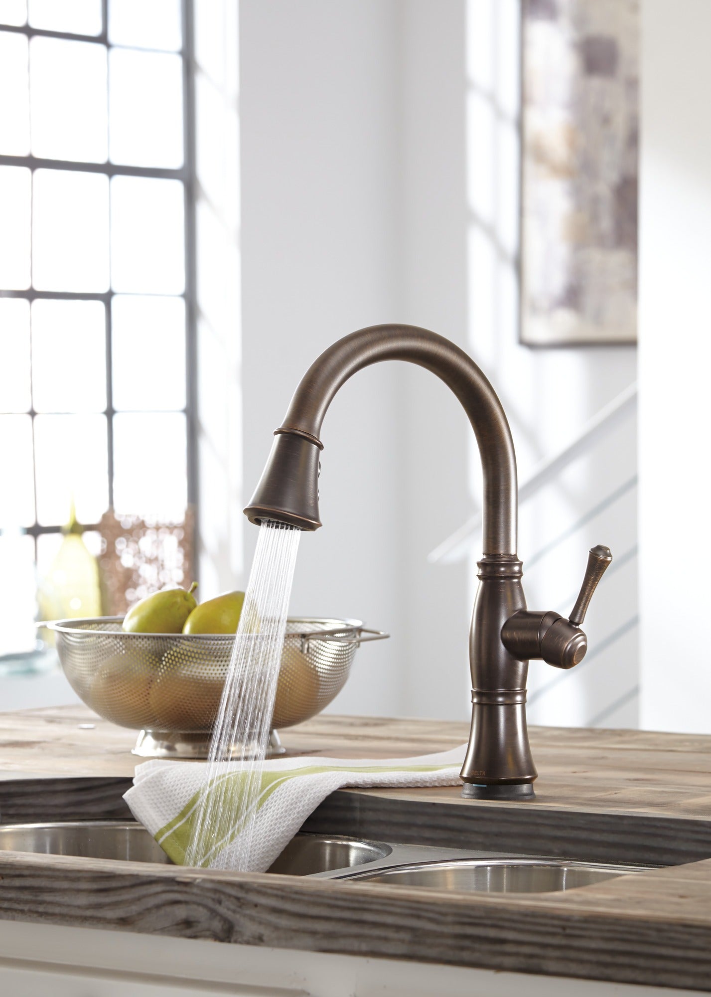 Delta Cassidy® Single Handle Pull-Down Kitchen Faucet with Touch<sub>2</sub>O® and ShieldSpray® Technologies