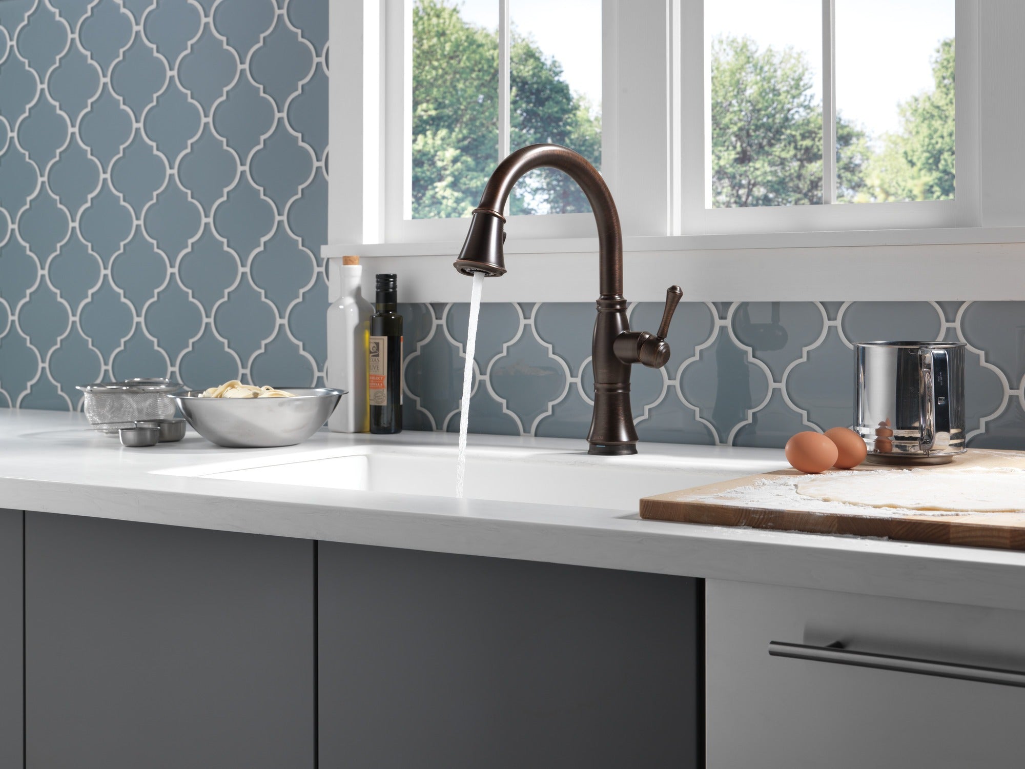 Delta Cassidy® Single Handle Pull-Down Kitchen Faucet with Touch<sub>2</sub>O® and ShieldSpray® Technologies