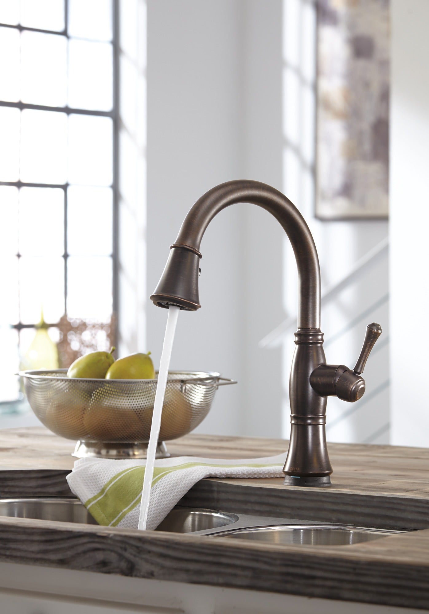 Delta Cassidy® Single Handle Pull-Down Kitchen Faucet with Touch<sub>2</sub>O® and ShieldSpray® Technologies