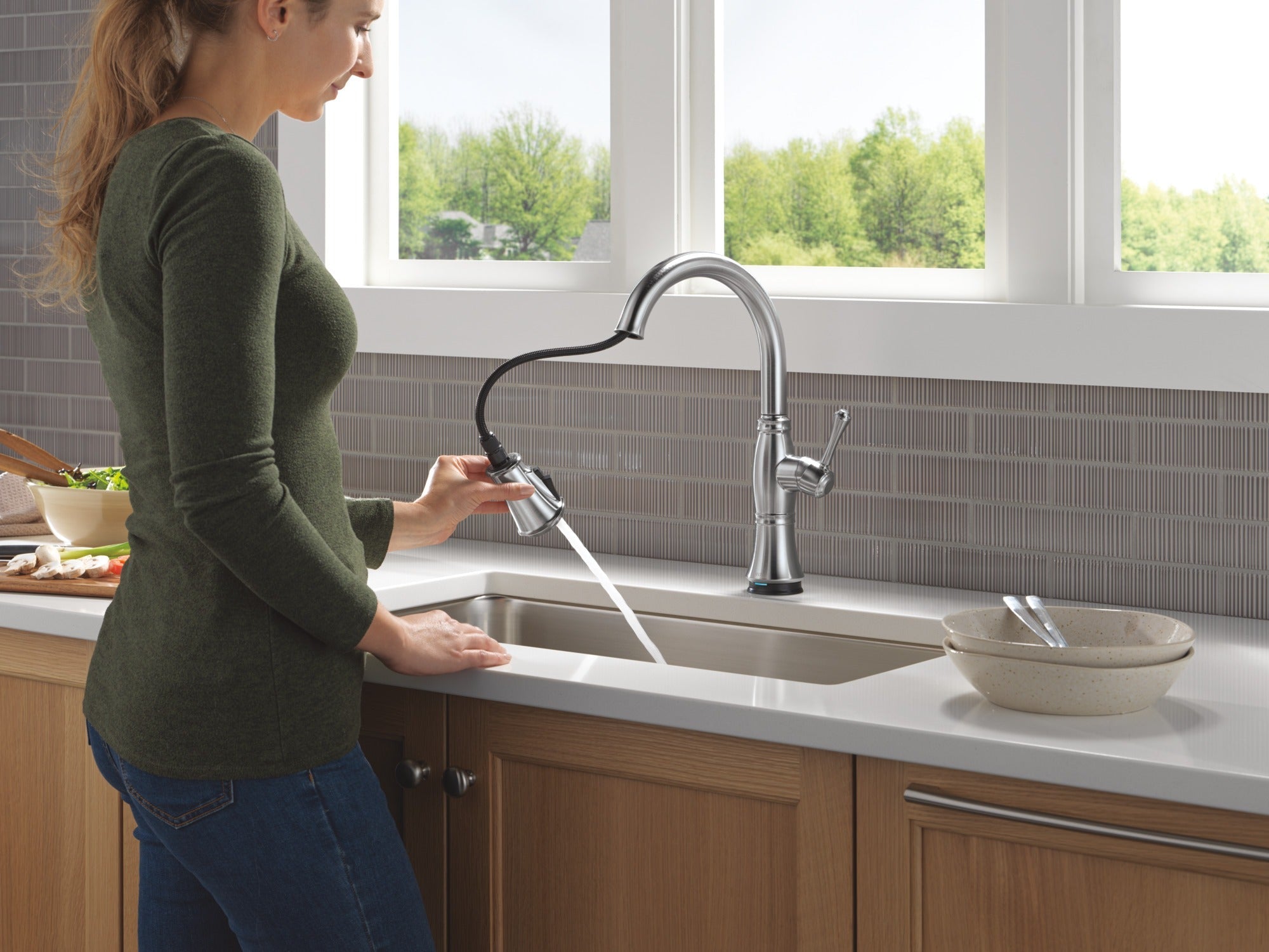 Delta Cassidy® Touch<sub>2</sub>O® Technology Kitchen Faucet with Touchless Technology
