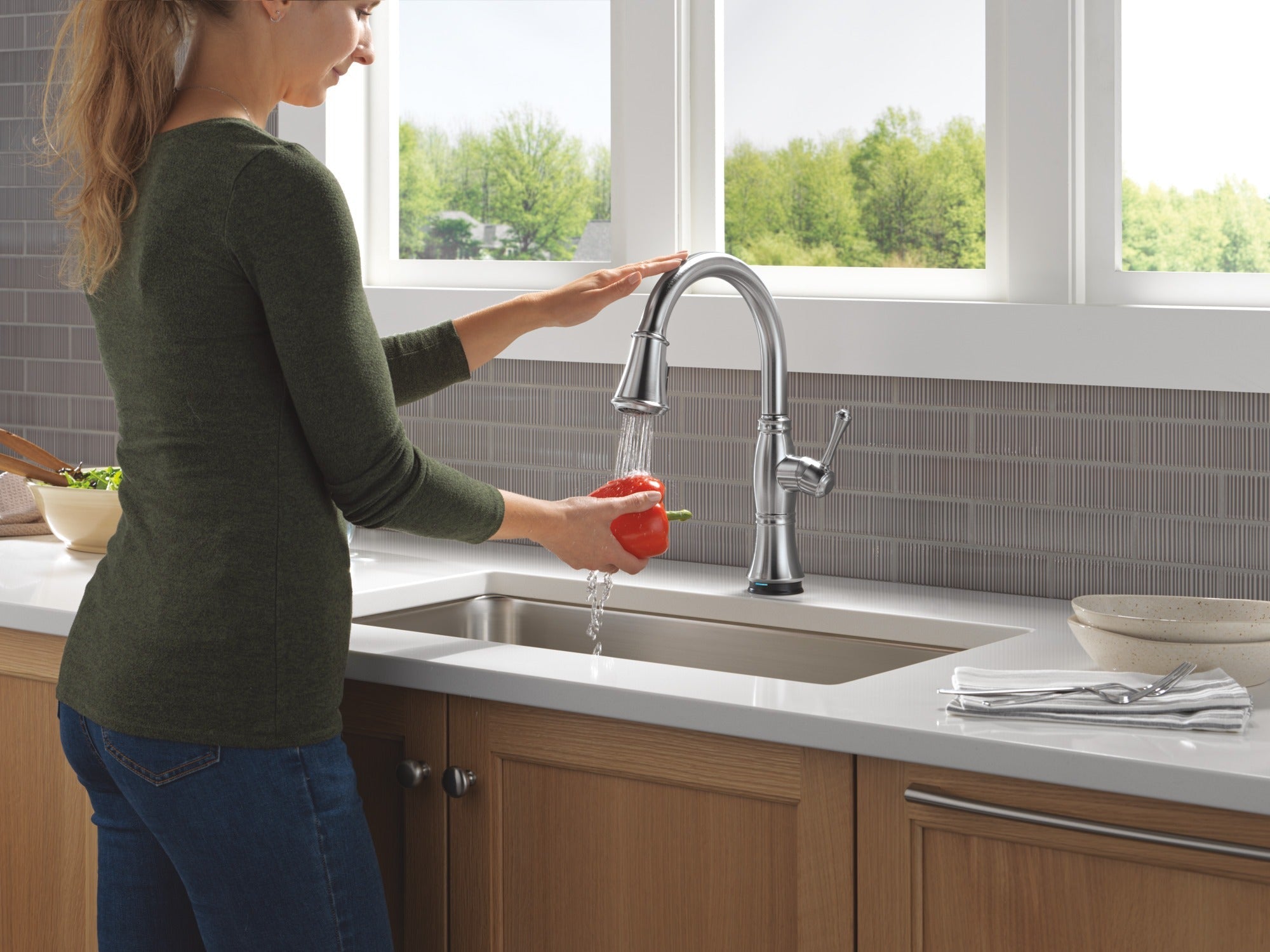 Delta Cassidy® Touch<sub>2</sub>O® Technology Kitchen Faucet with Touchless Technology