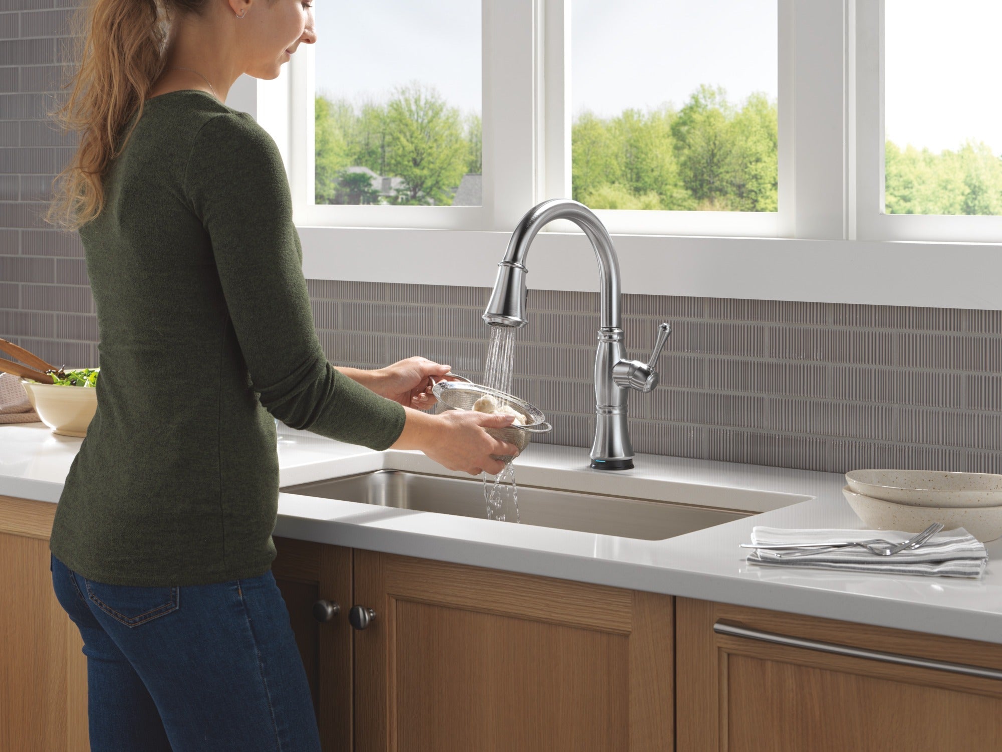 Delta Cassidy® Touch<sub>2</sub>O® Technology Kitchen Faucet with Touchless Technology