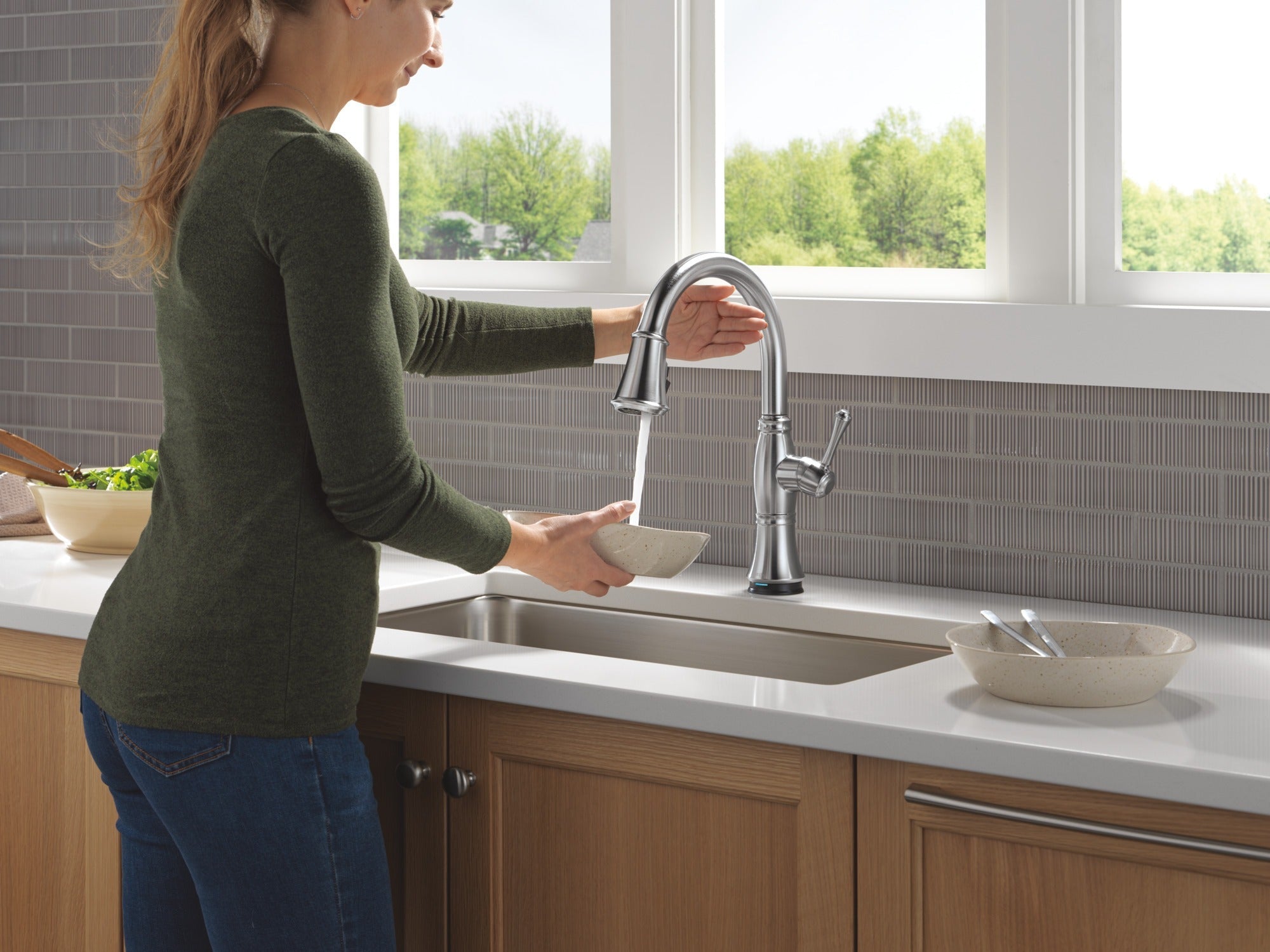 Delta Cassidy® Touch<sub>2</sub>O® Technology Kitchen Faucet with Touchless Technology