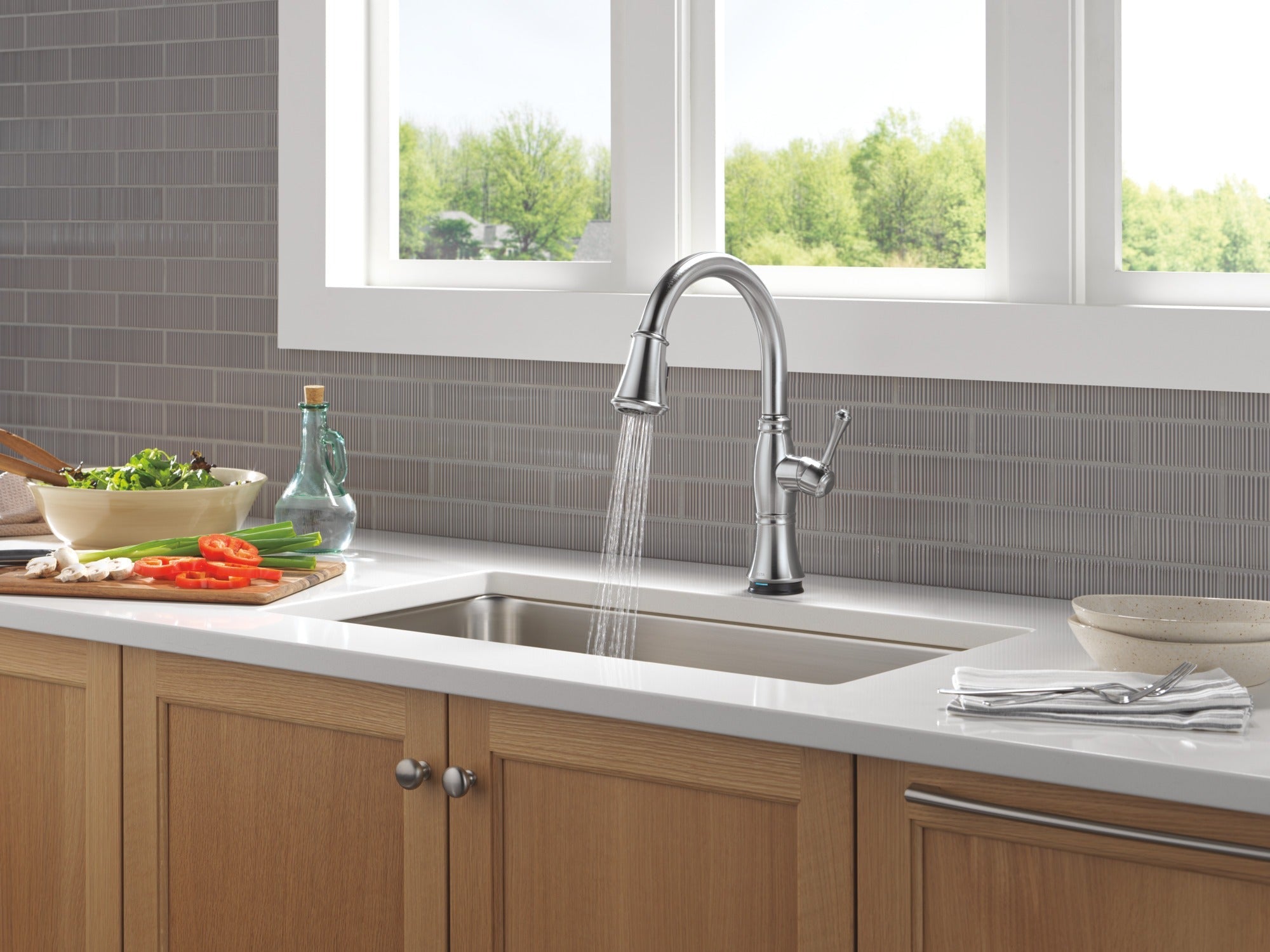 Delta Cassidy® Touch<sub>2</sub>O® Technology Kitchen Faucet with Touchless Technology