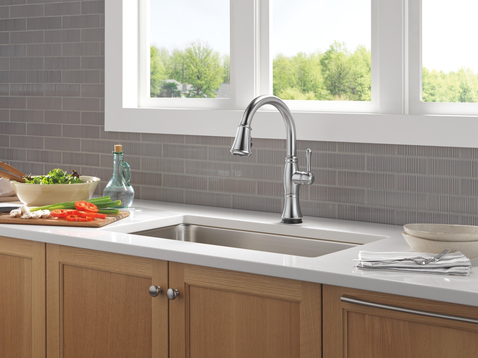 Delta Cassidy® Touch<sub>2</sub>O® Technology Kitchen Faucet with Touchless Technology