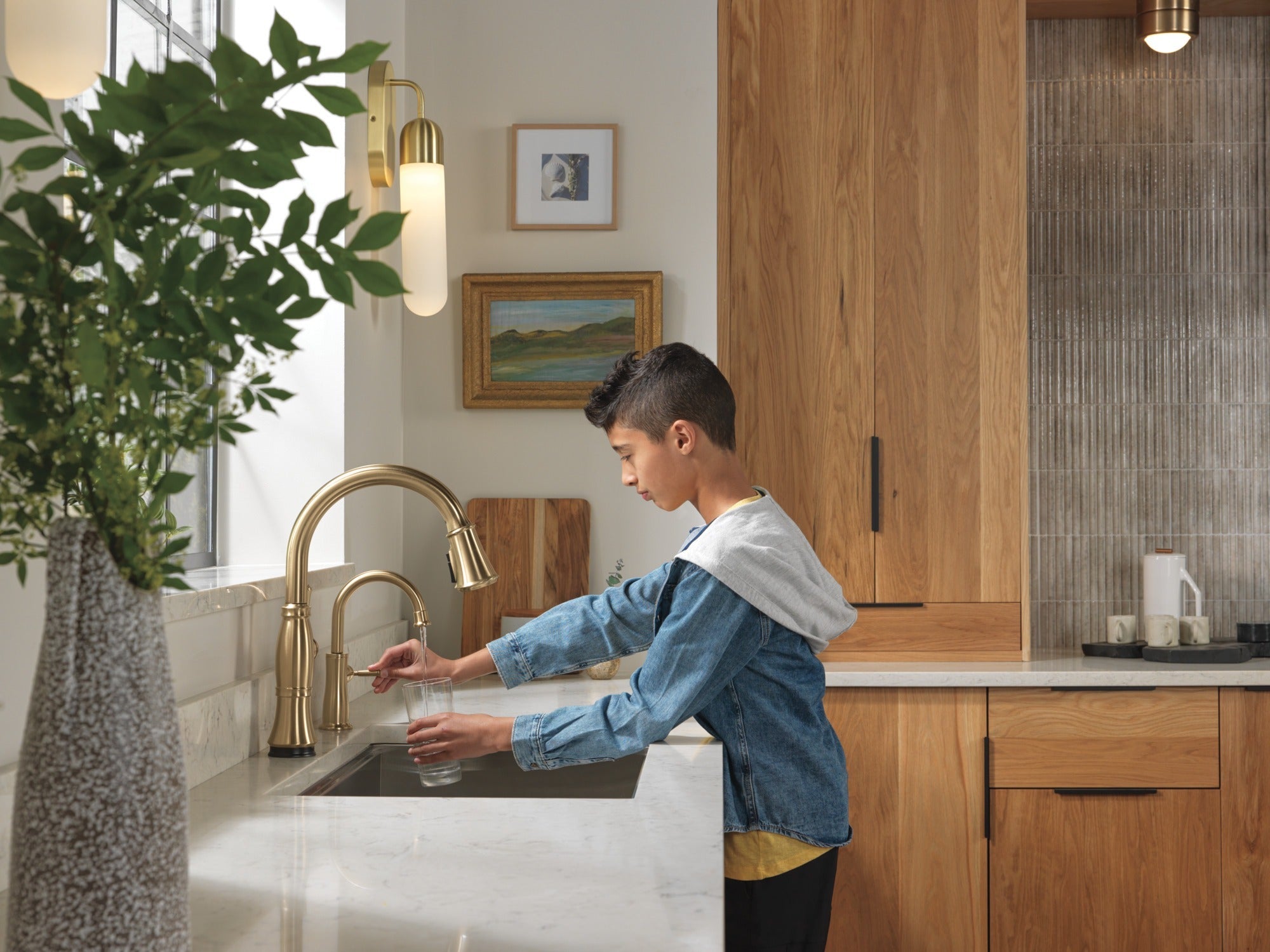 Delta Cassidy® Touch<sub>2</sub>O® Technology Kitchen Faucet with Touchless Technology
