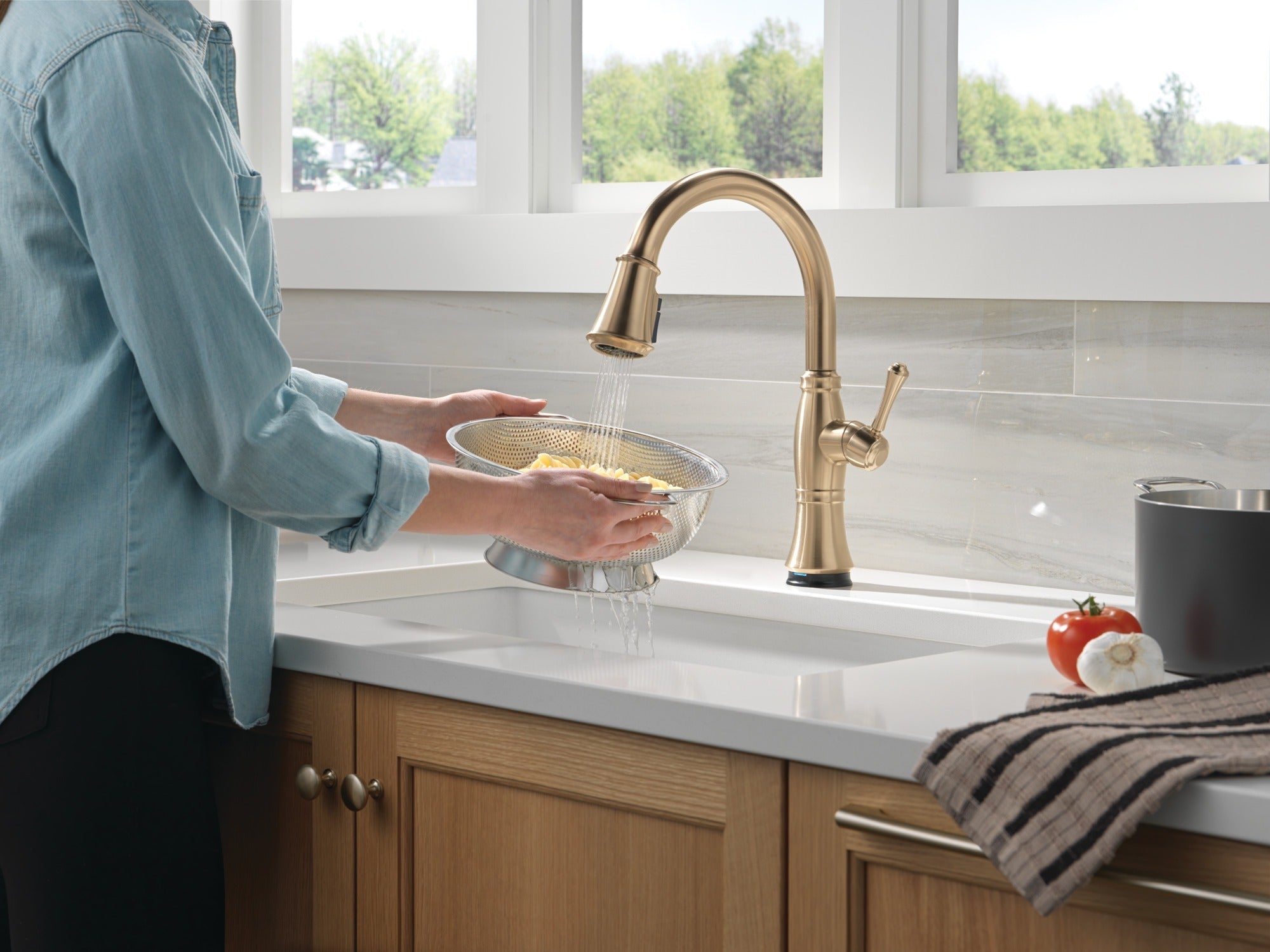 Delta Cassidy® Touch<sub>2</sub>O® Technology Kitchen Faucet with Touchless Technology