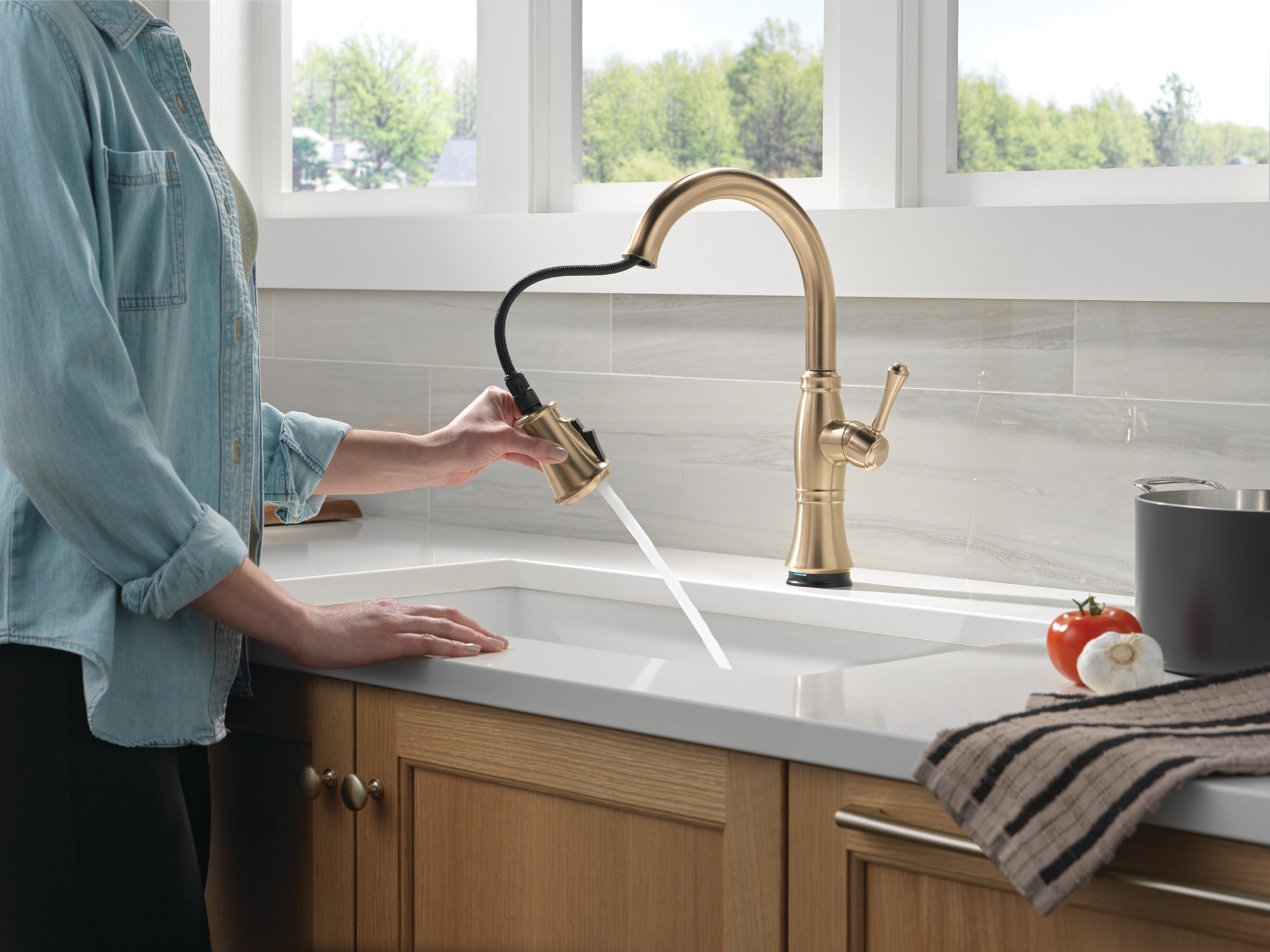 Delta Cassidy® Touch<sub>2</sub>O® Technology Kitchen Faucet with Touchless Technology