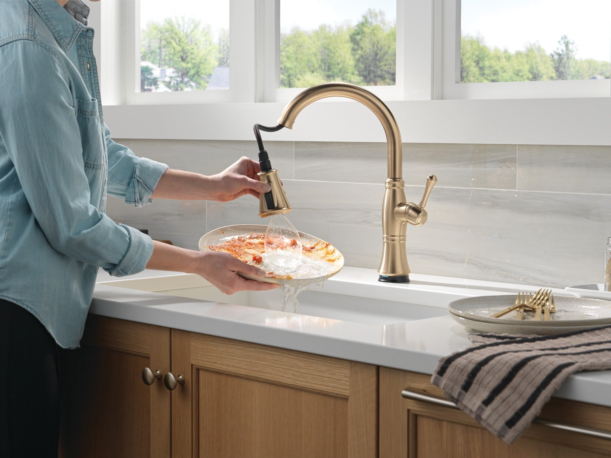 Delta Cassidy® Touch<sub>2</sub>O® Technology Kitchen Faucet with Touchless Technology
