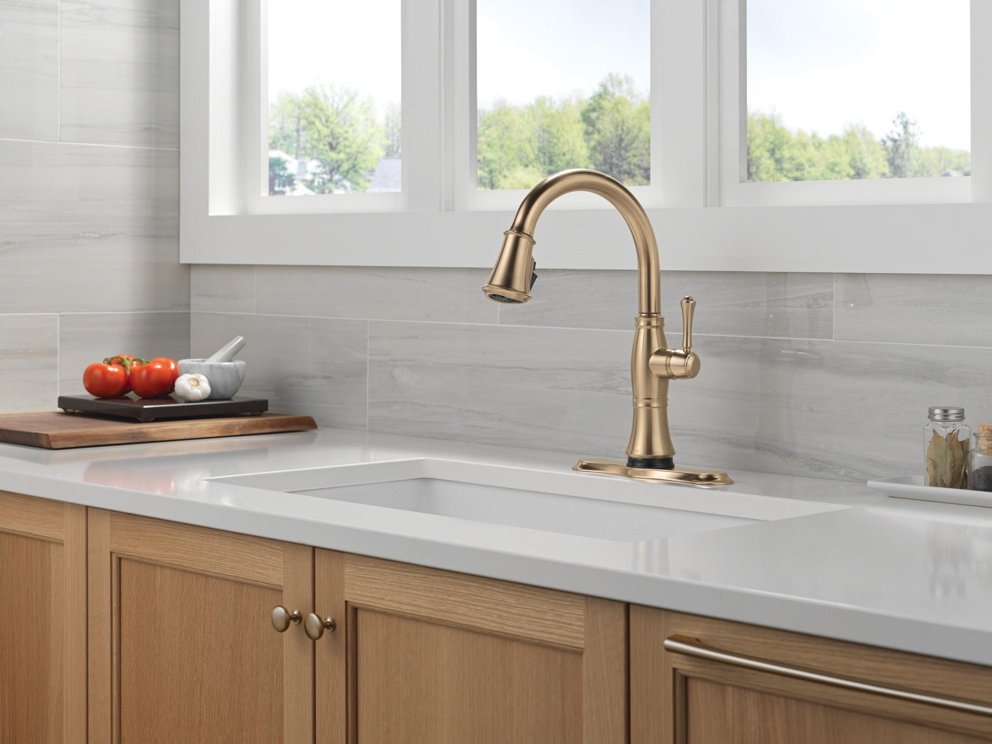 Delta Cassidy® Touch<sub>2</sub>O® Technology Kitchen Faucet with Touchless Technology