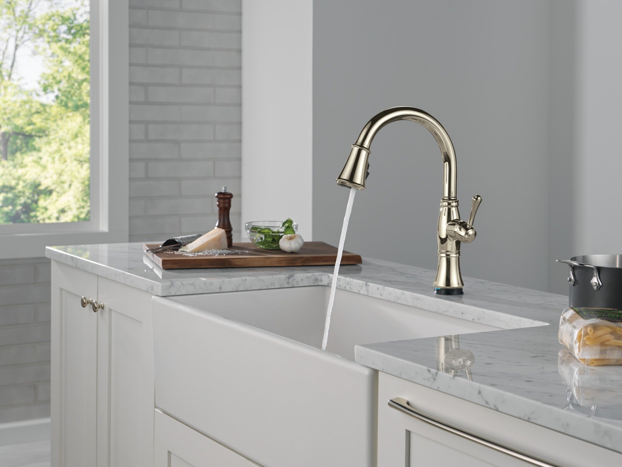 Delta Cassidy® Touch<sub>2</sub>O® Technology Kitchen Faucet with Touchless Technology