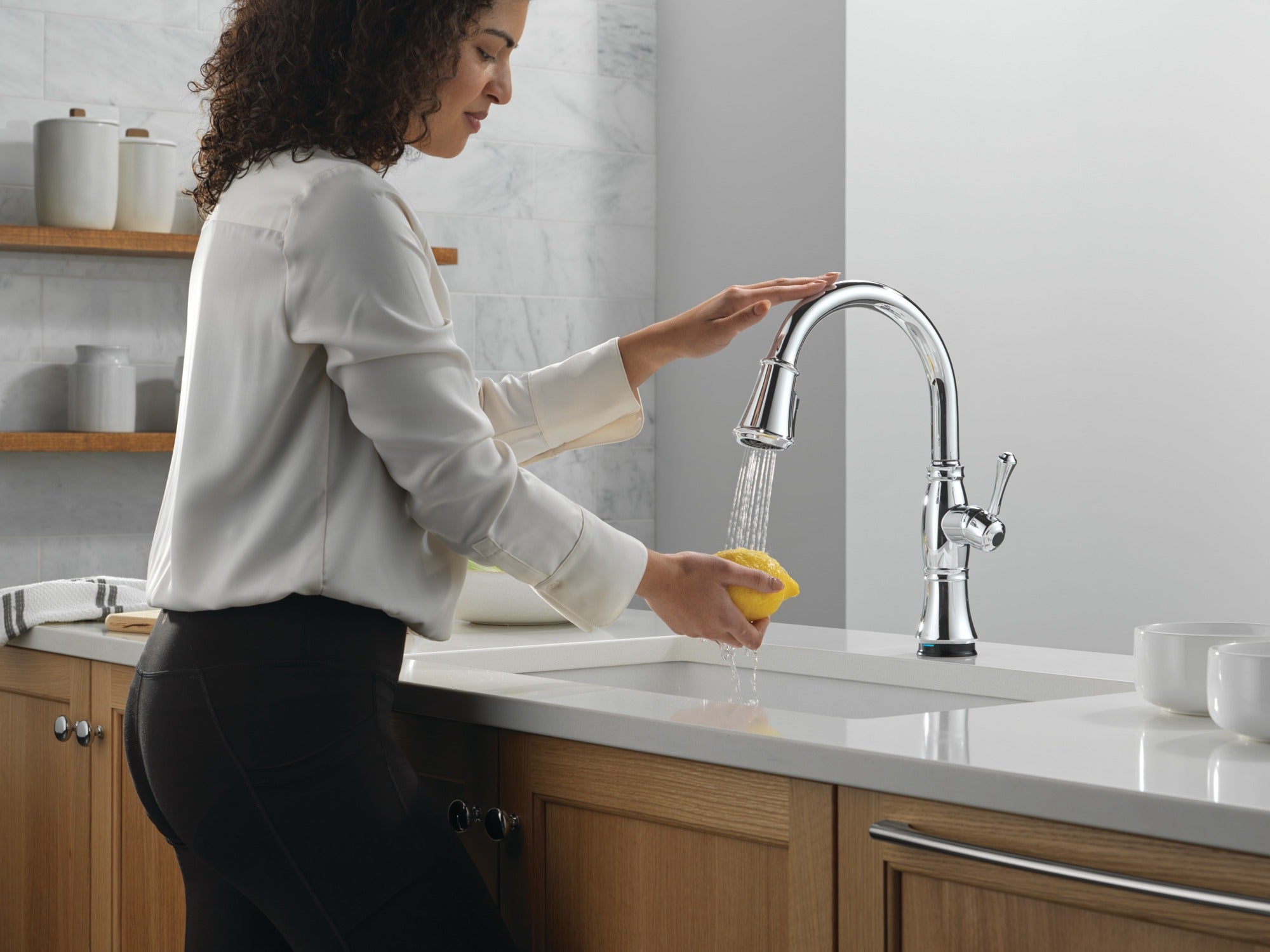 Delta Cassidy® Touch<sub>2</sub>O® Technology Kitchen Faucet with Touchless Technology