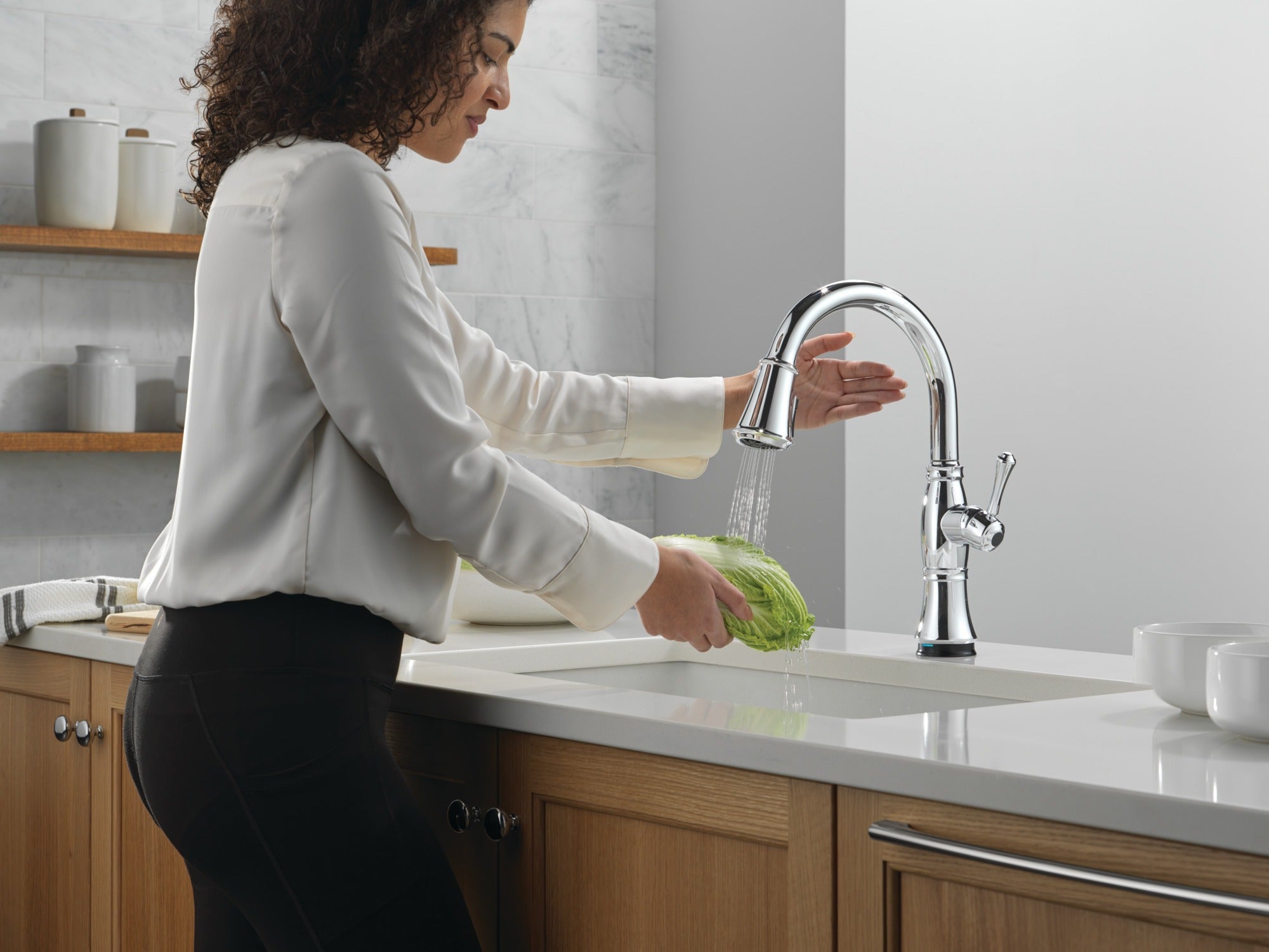 Delta Cassidy® Touch<sub>2</sub>O® Technology Kitchen Faucet with Touchless Technology