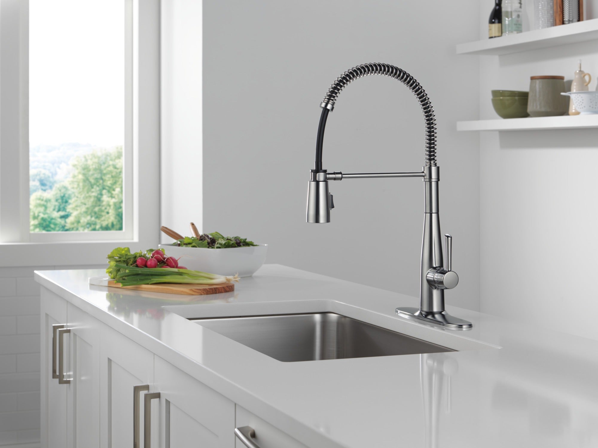 Delta Essa® Single-Handle Pull-Down Spring Kitchen Faucet