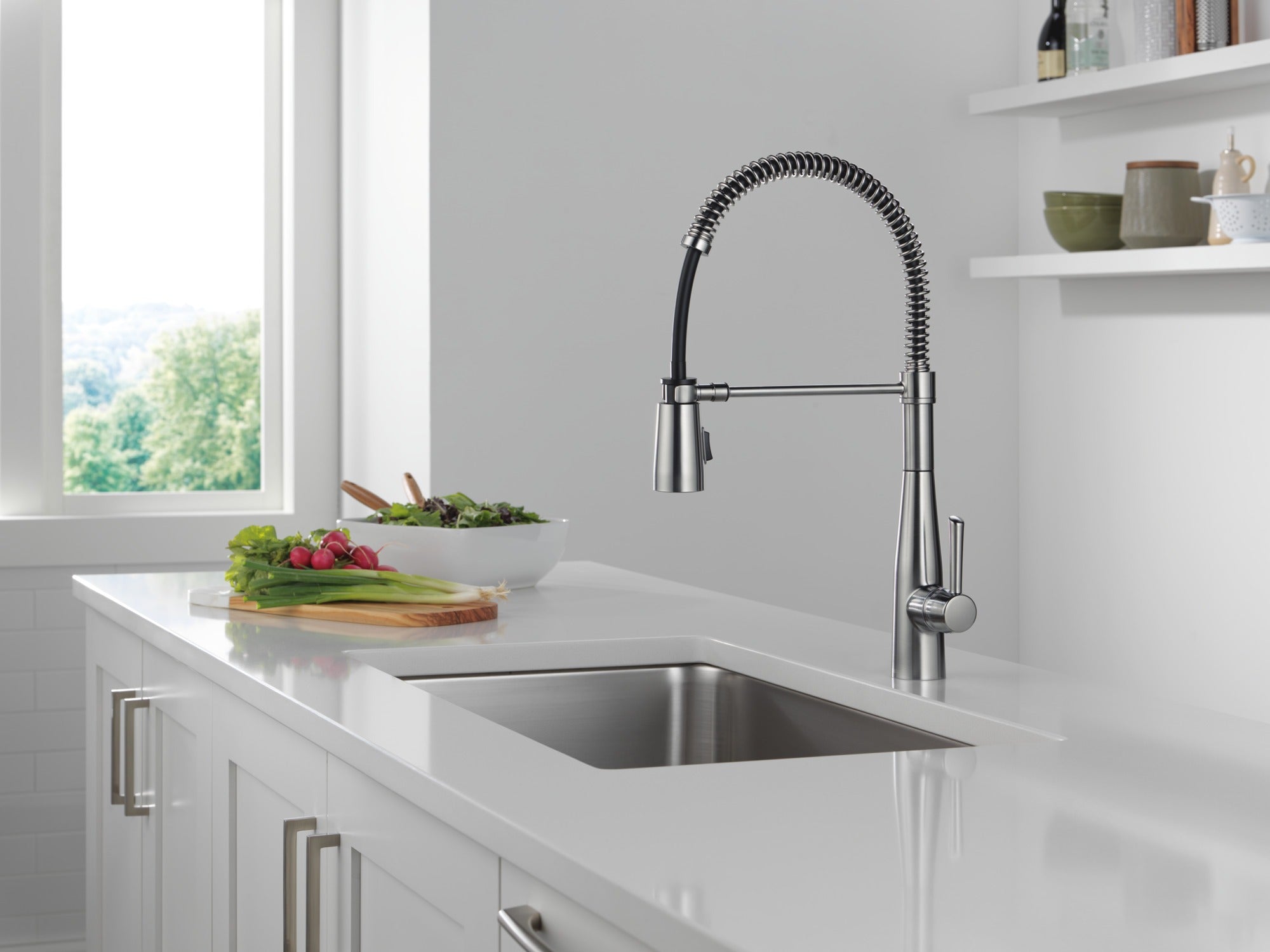 Delta Essa® Single-Handle Pull-Down Spring Kitchen Faucet
